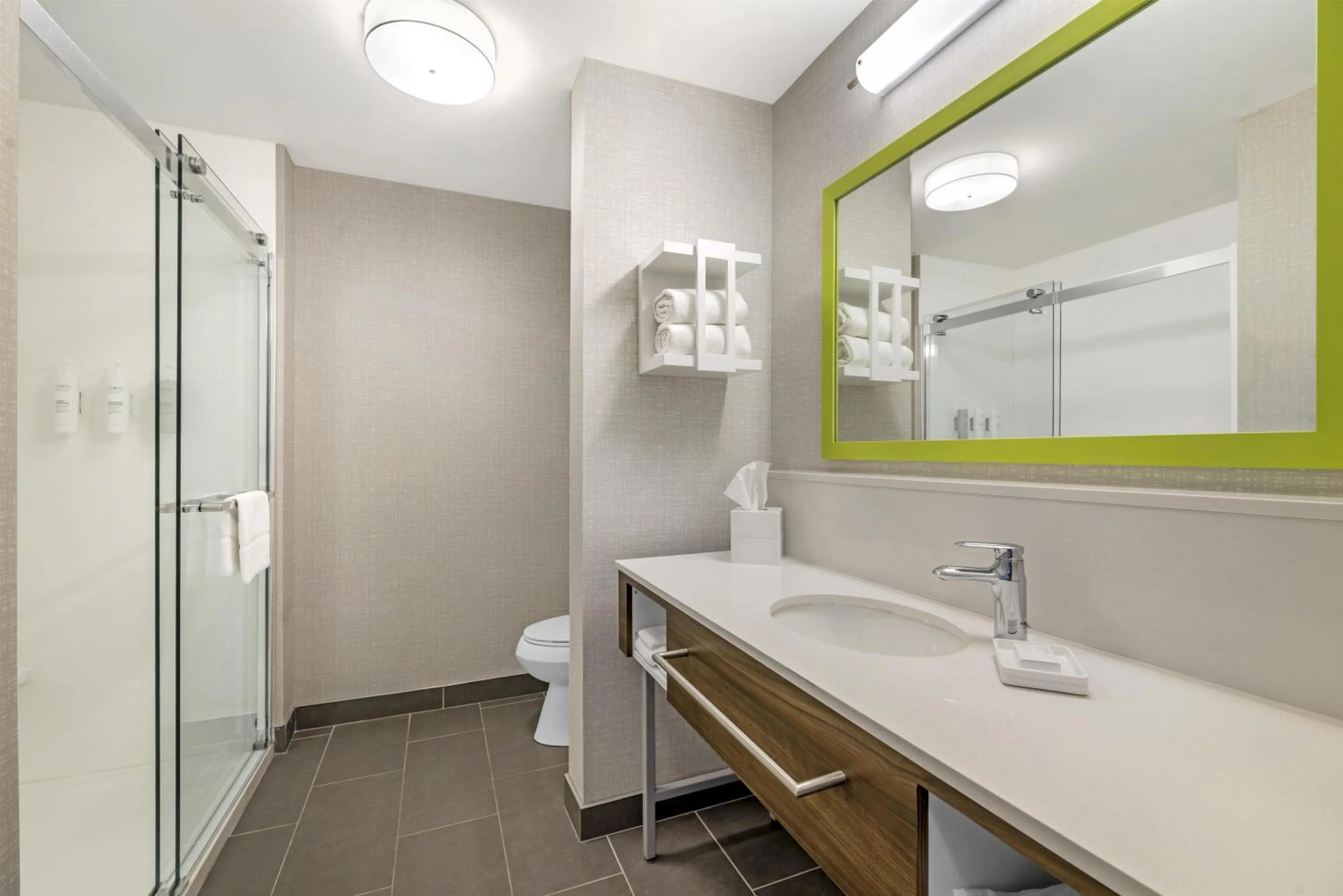 Bathroom in Hampton Inn Junction City