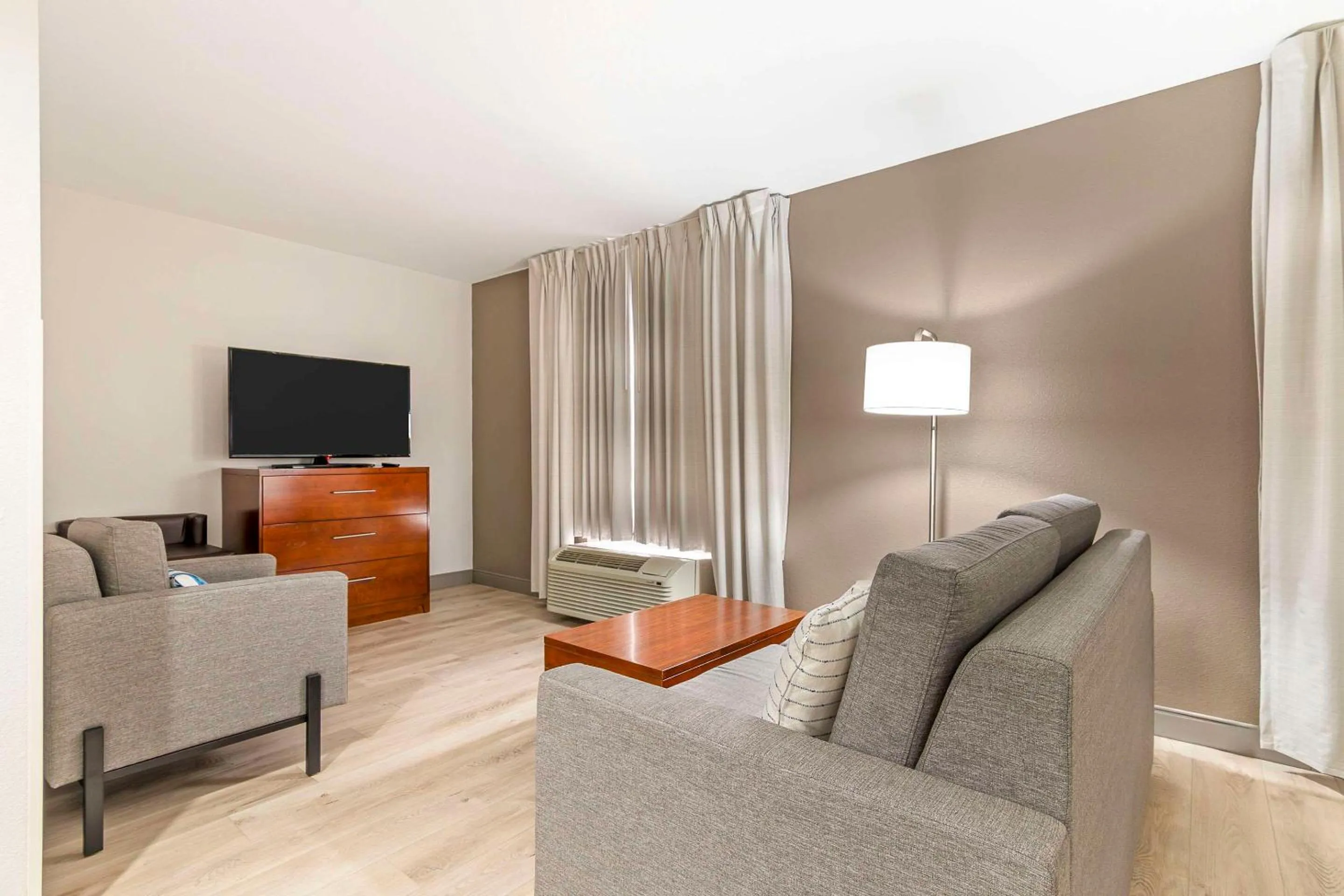 Bedroom in Comfort Inn Near Six Flags St Louis