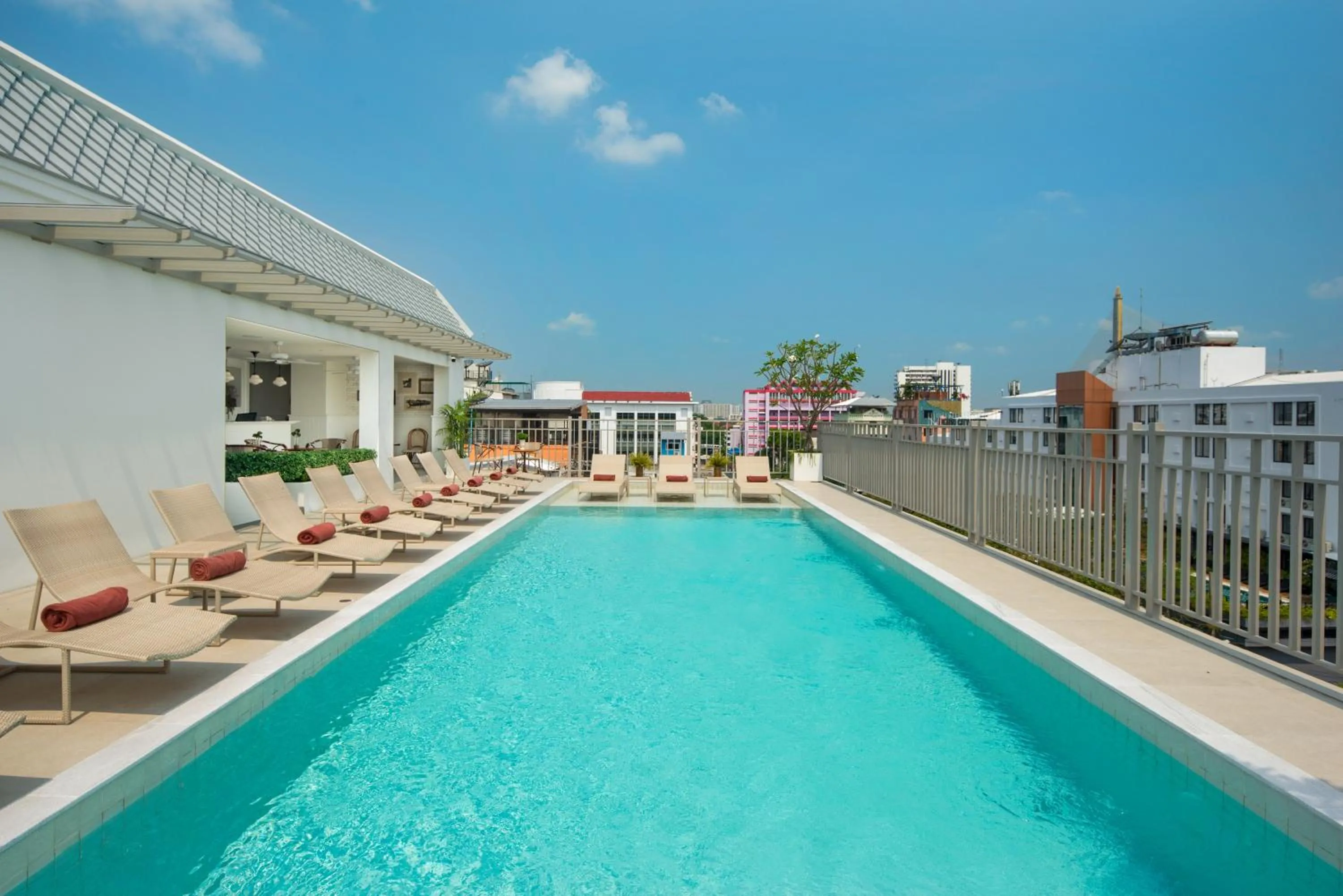 Swimming pool in Casa Vimaya Riverside