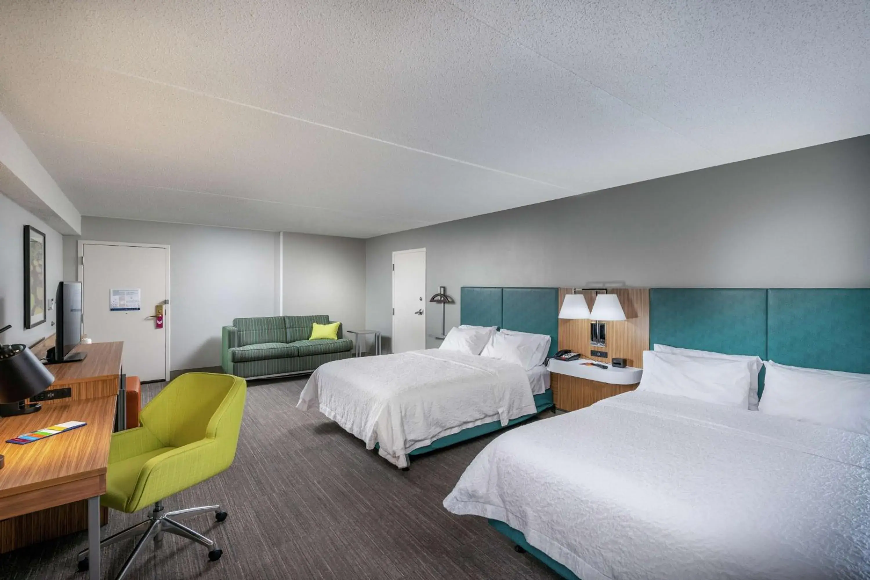 Bedroom, Bed in Hampton Inn Tuscaloosa - East Bedroom, Bed in Hampton Inn Tuscaloosa - East