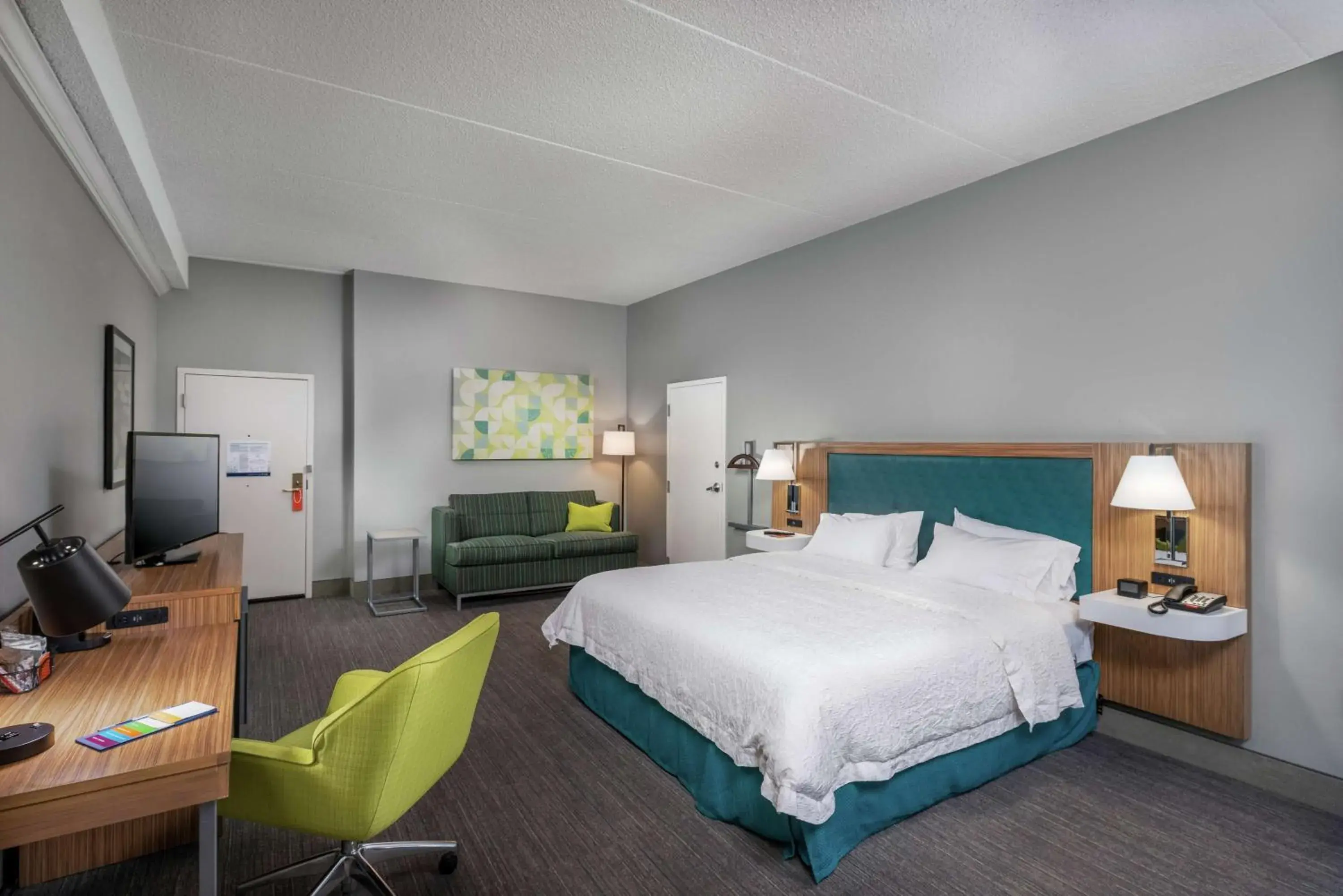 Bedroom, Bed in Hampton Inn Tuscaloosa - East Bedroom, Bed in Hampton Inn Tuscaloosa - East