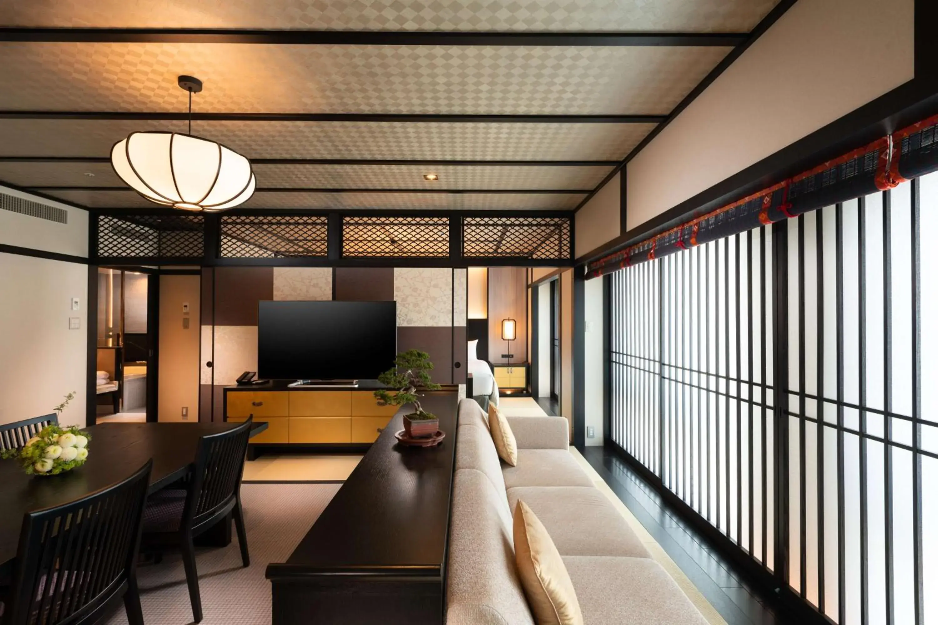 Living room, TV/Entertainment Center in Daiwa Royal Hotel Grande Kyoto