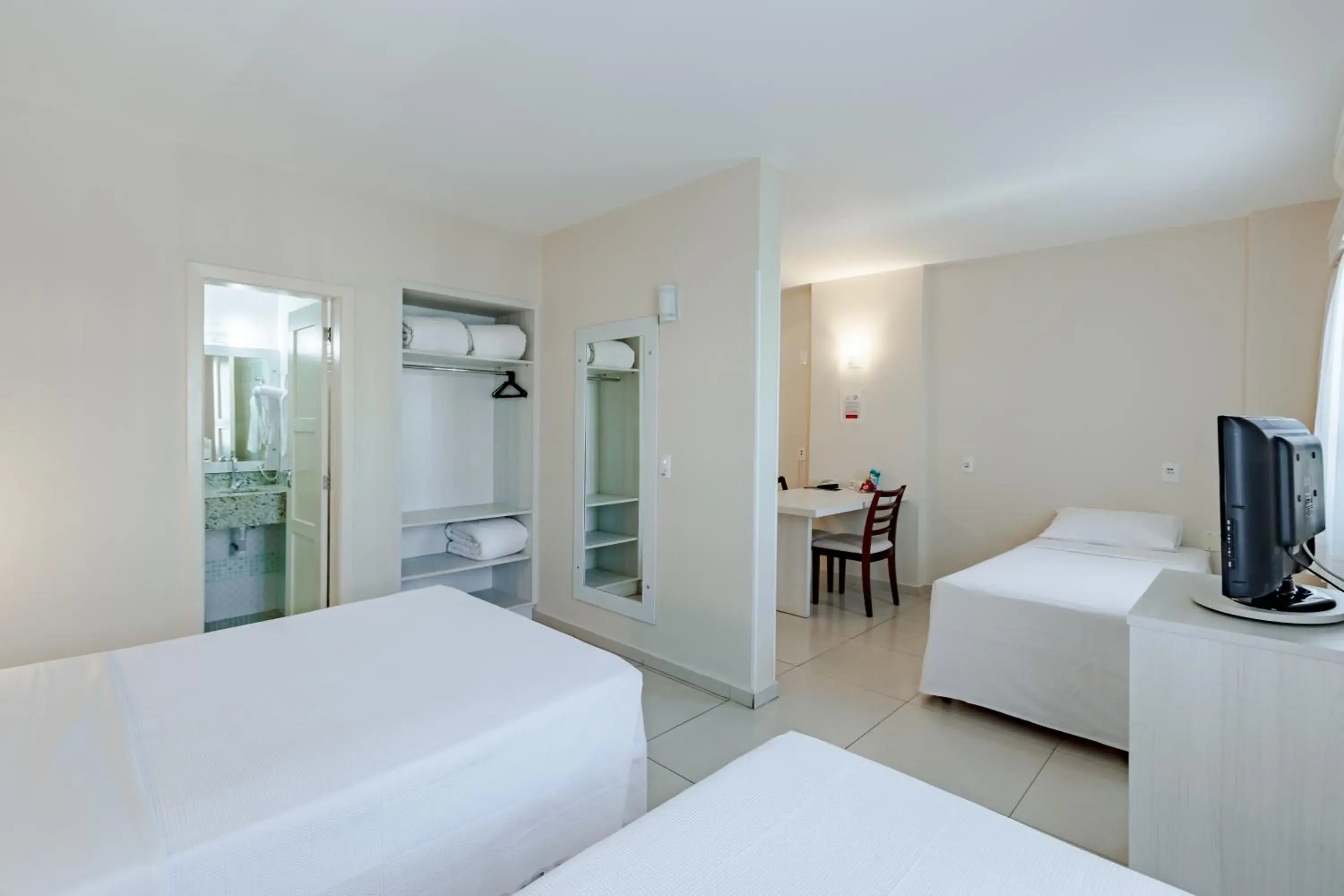 Photo of the whole room, Bed in Bristol Sabrina Hotel de Charme Joinville Photo of the whole room, Bed in Bristol Sabrina Hotel de Charme Joinville