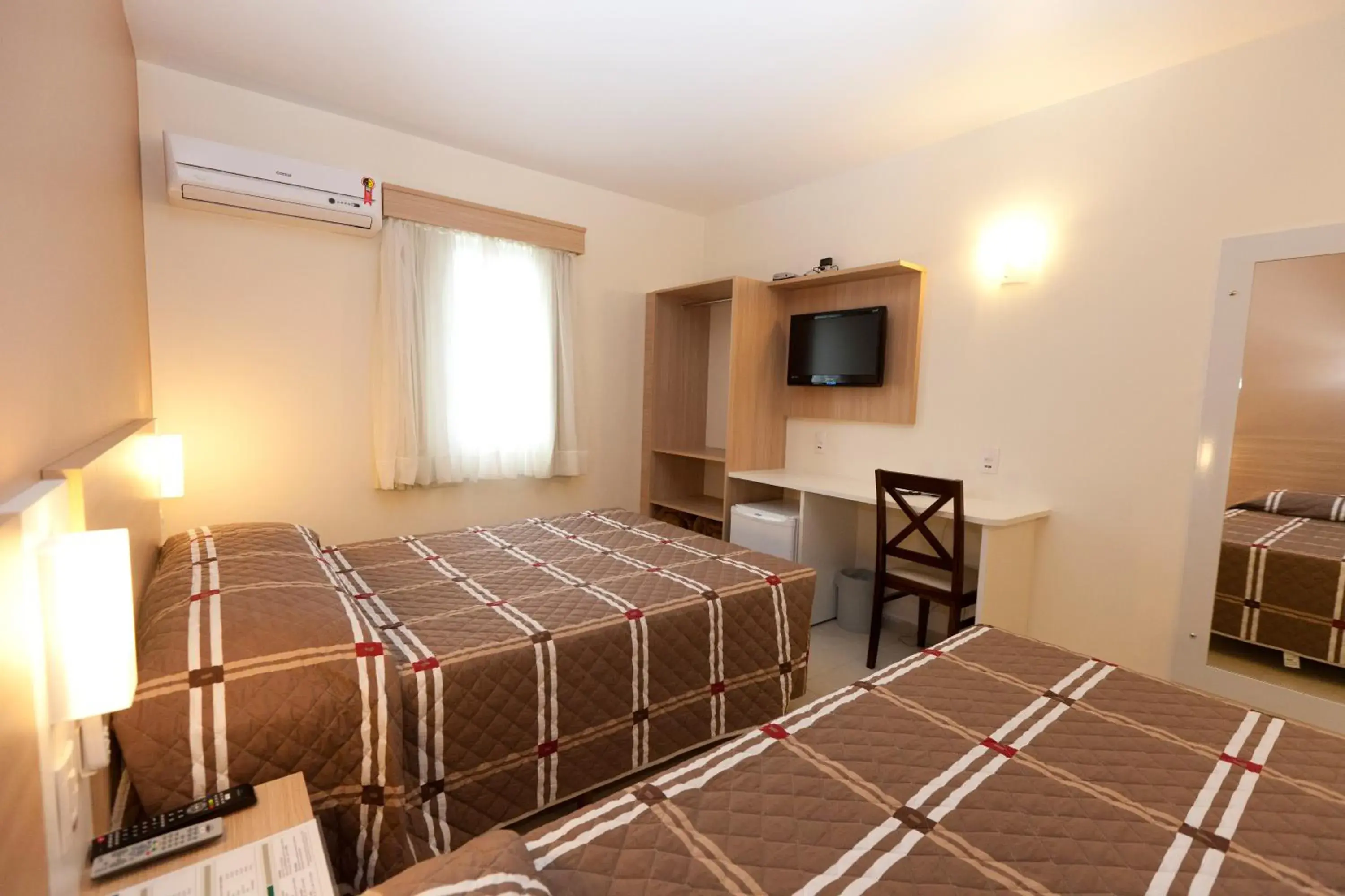 Bed in Bristol Sabrina Hotel de Charme Joinville Bed in Bristol Sabrina Hotel de Charme Joinville