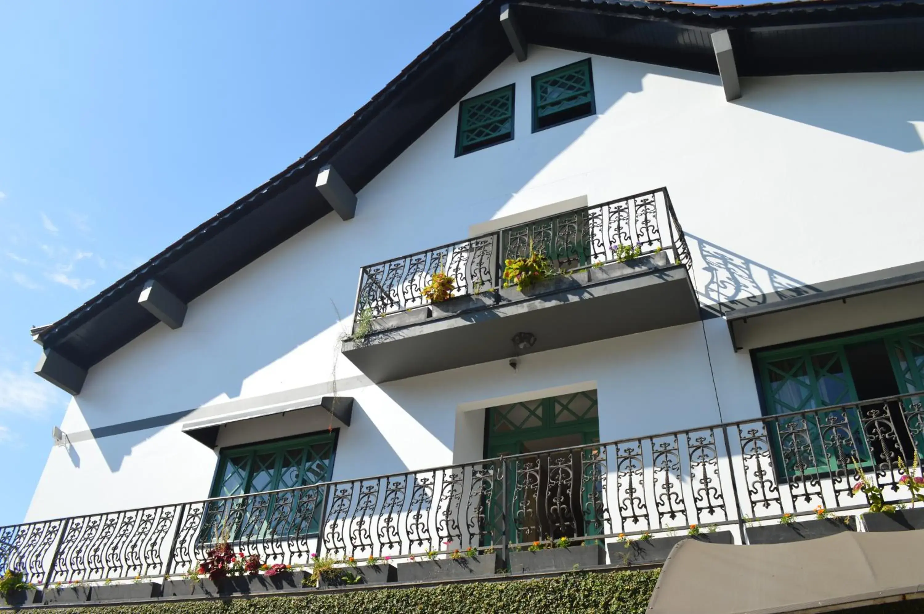 Facade/entrance in Bristol Sabrina Hotel de Charme Joinville Facade/entrance in Bristol Sabrina Hotel de Charme Joinville