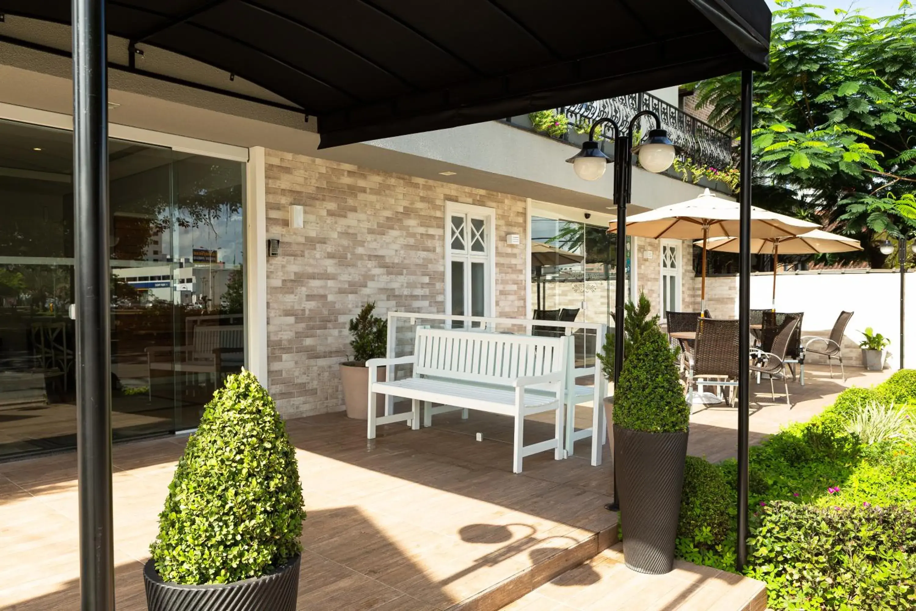 Property building in Bristol Sabrina Hotel de Charme Joinville Property building in Bristol Sabrina Hotel de Charme Joinville