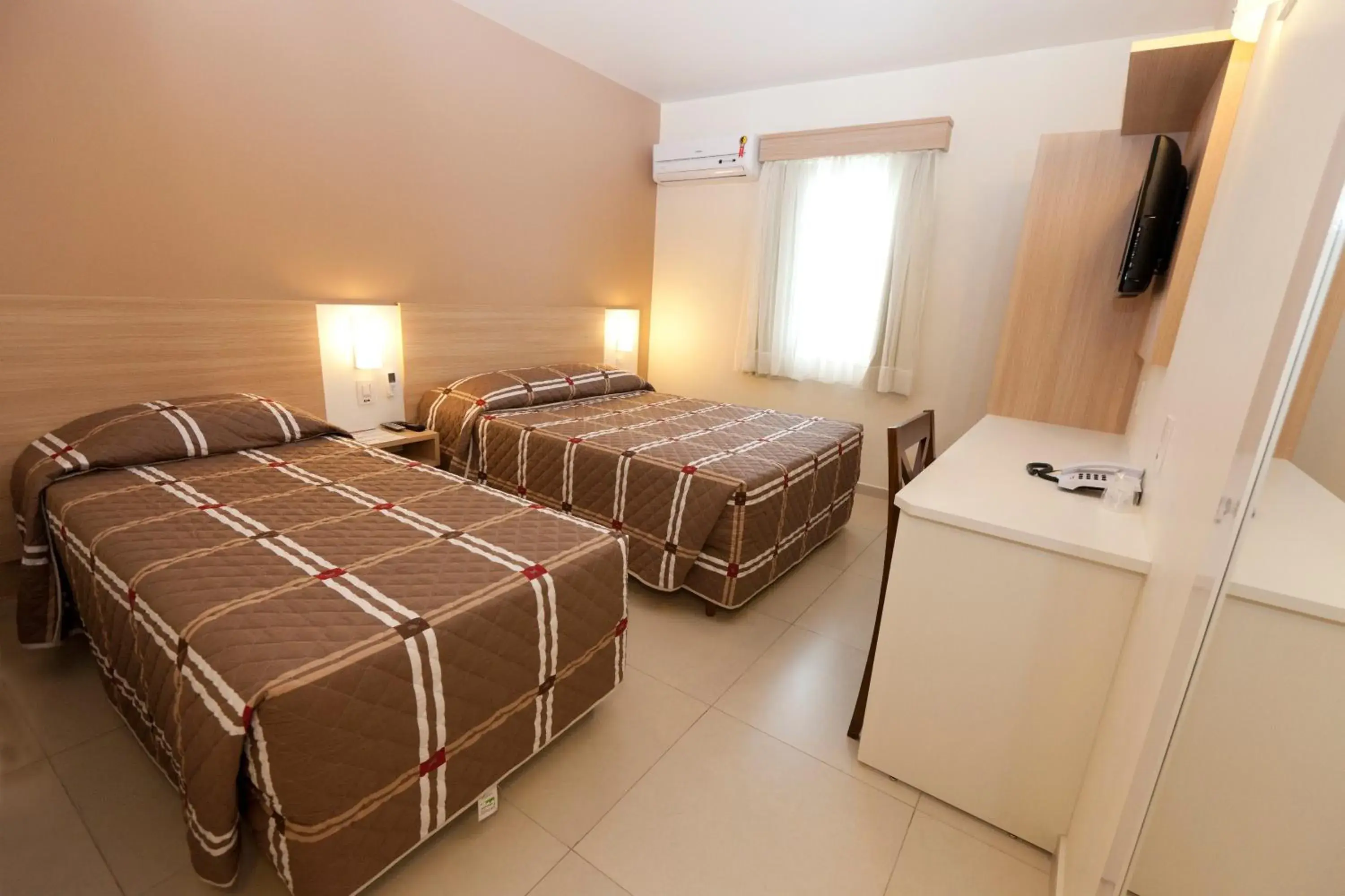 Photo of the whole room, Bed in Bristol Sabrina Hotel de Charme Joinville Photo of the whole room, Bed in Bristol Sabrina Hotel de Charme Joinville