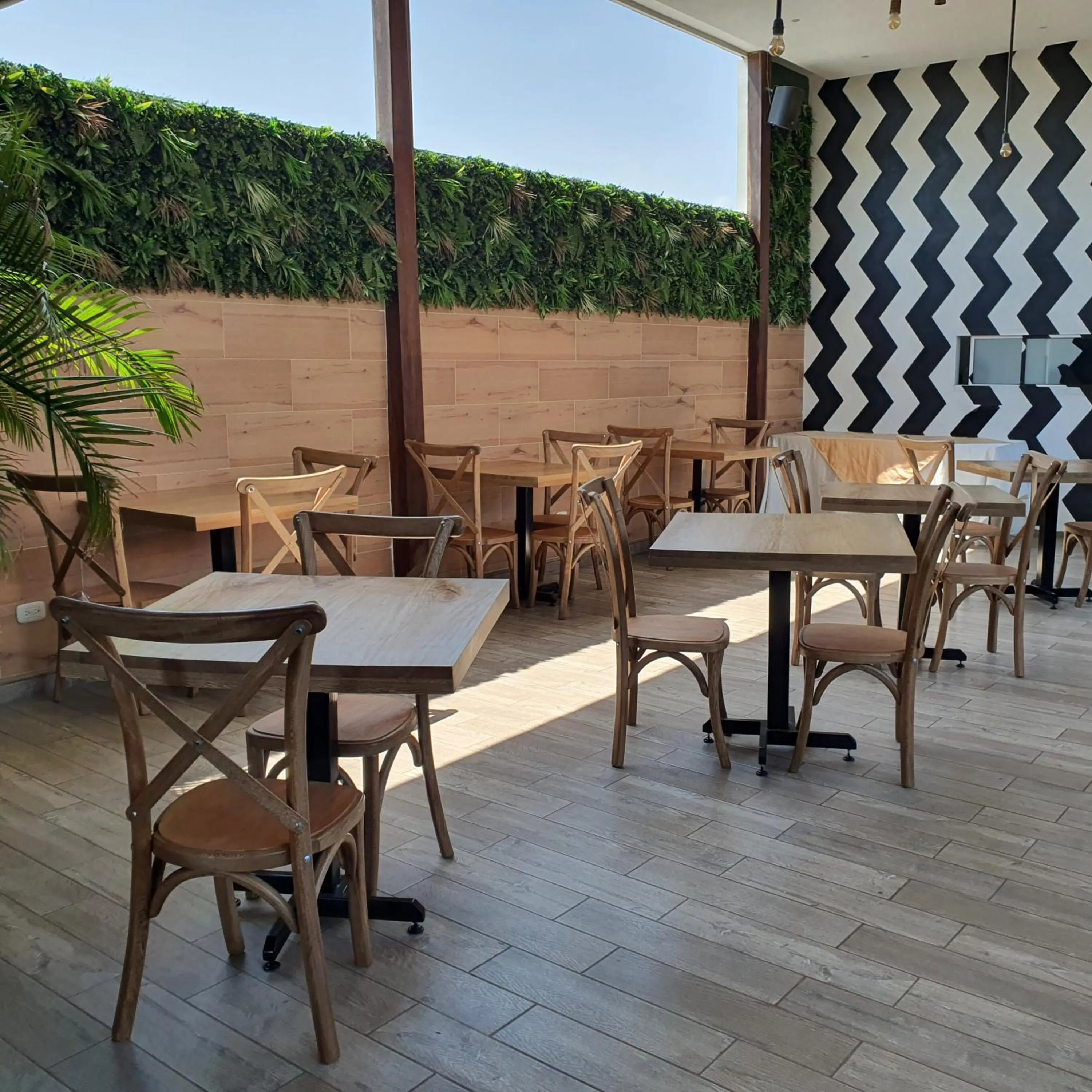 Restaurant/places to eat in Hotel San Miguel Imperial