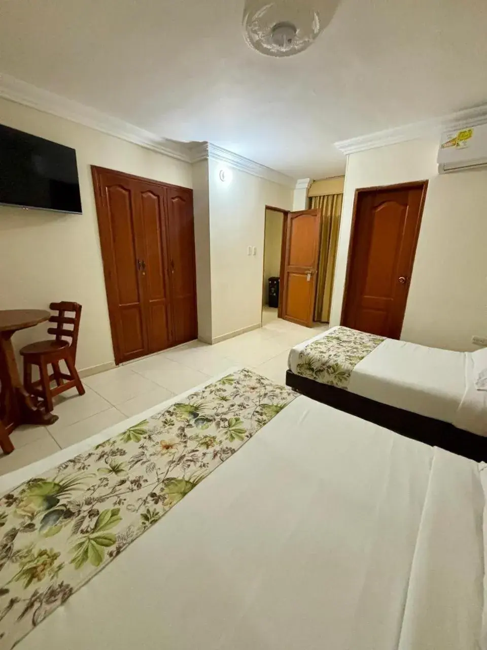 Twin Room in Hotel San Miguel Imperial Twin Room in Hotel San Miguel Imperial