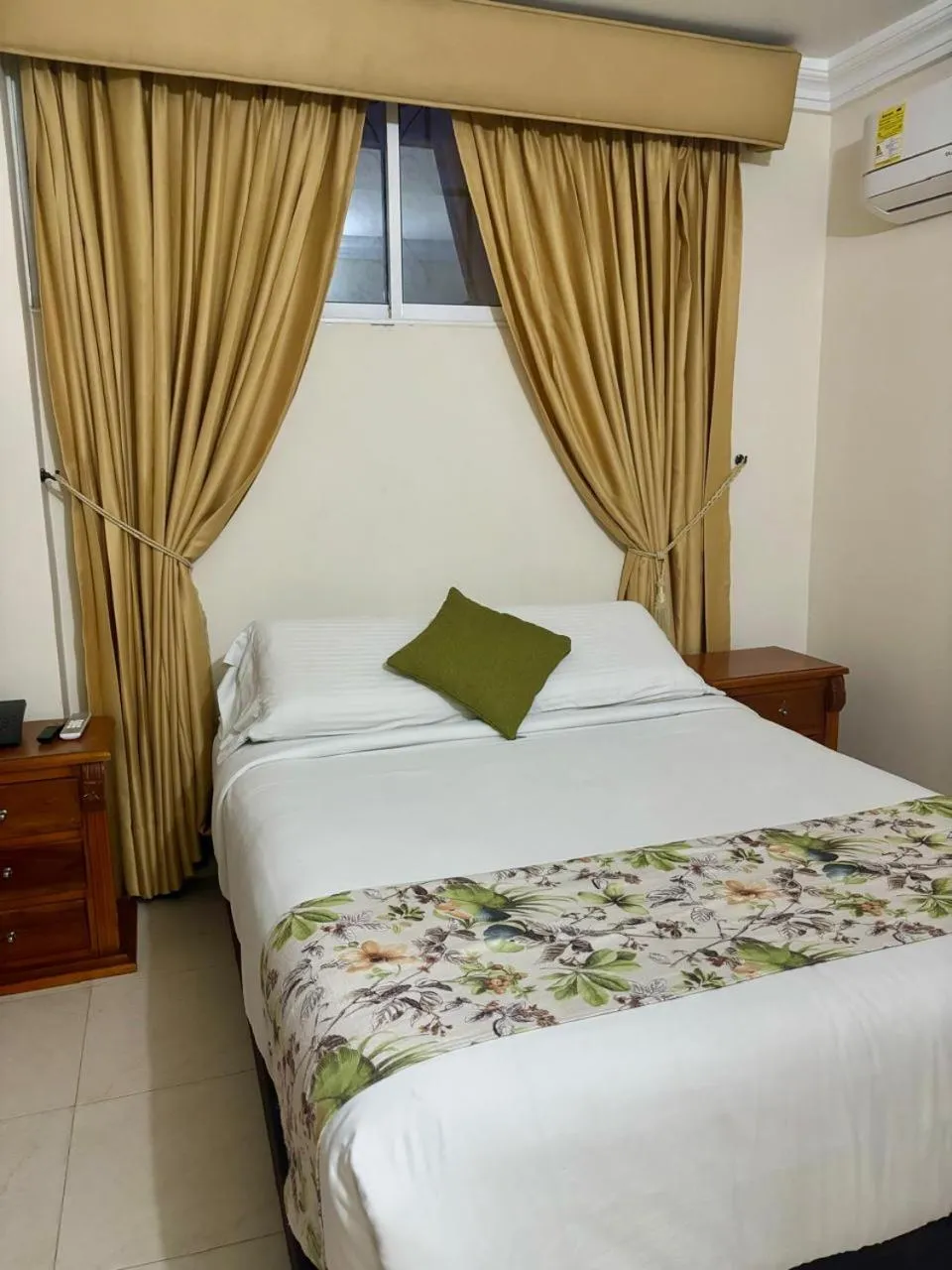 Bed in Hotel San Miguel Imperial