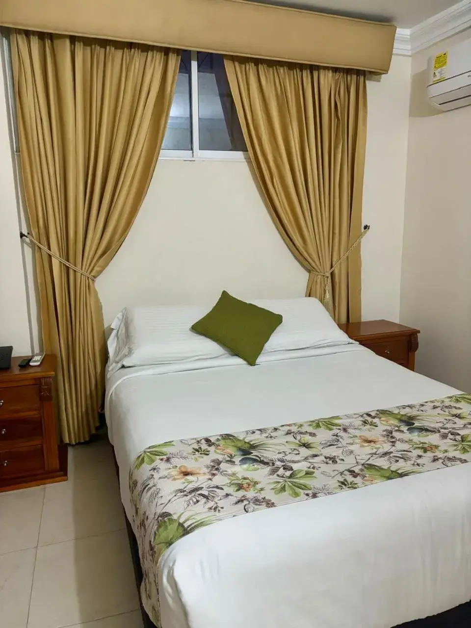 Single Room in Hotel San Miguel Imperial Single Room in Hotel San Miguel Imperial