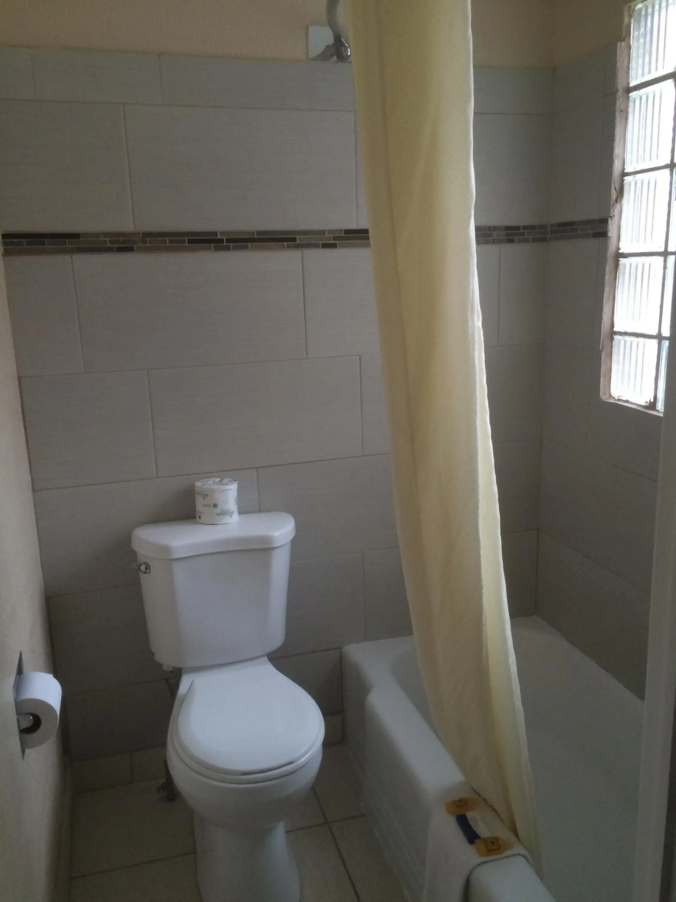 Bathroom in Alamo Motel