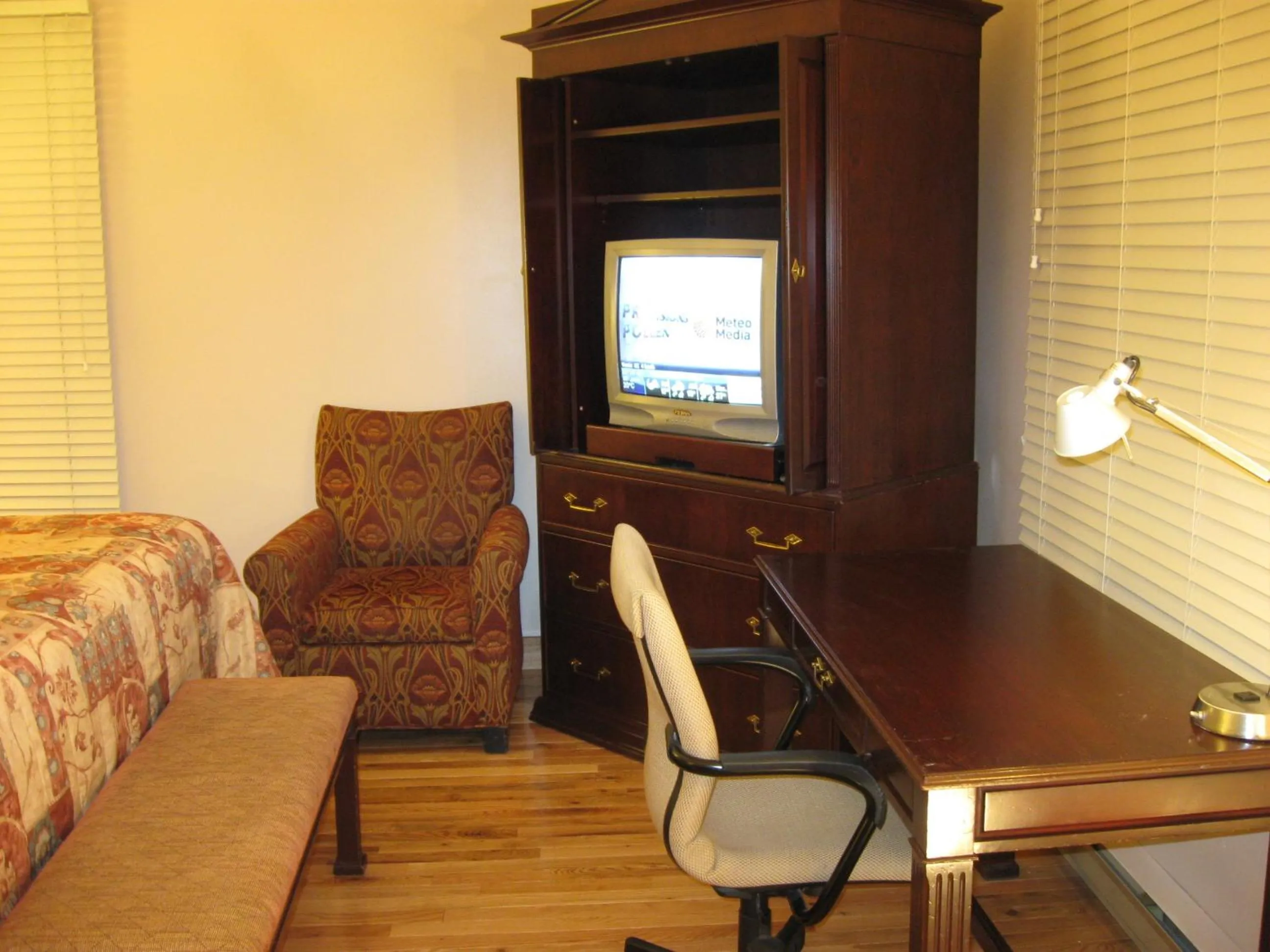 Photo of the whole room in Motel Clair Mont