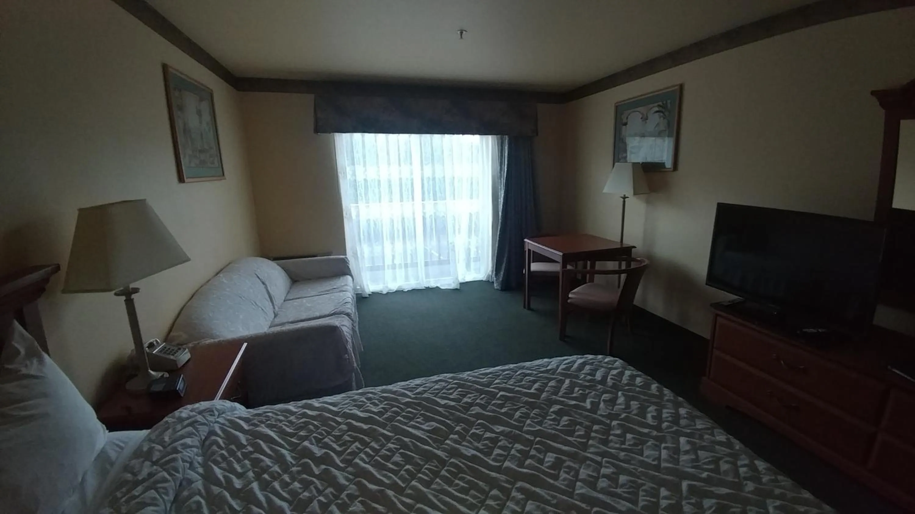 Bed in Palace Inn & Suites