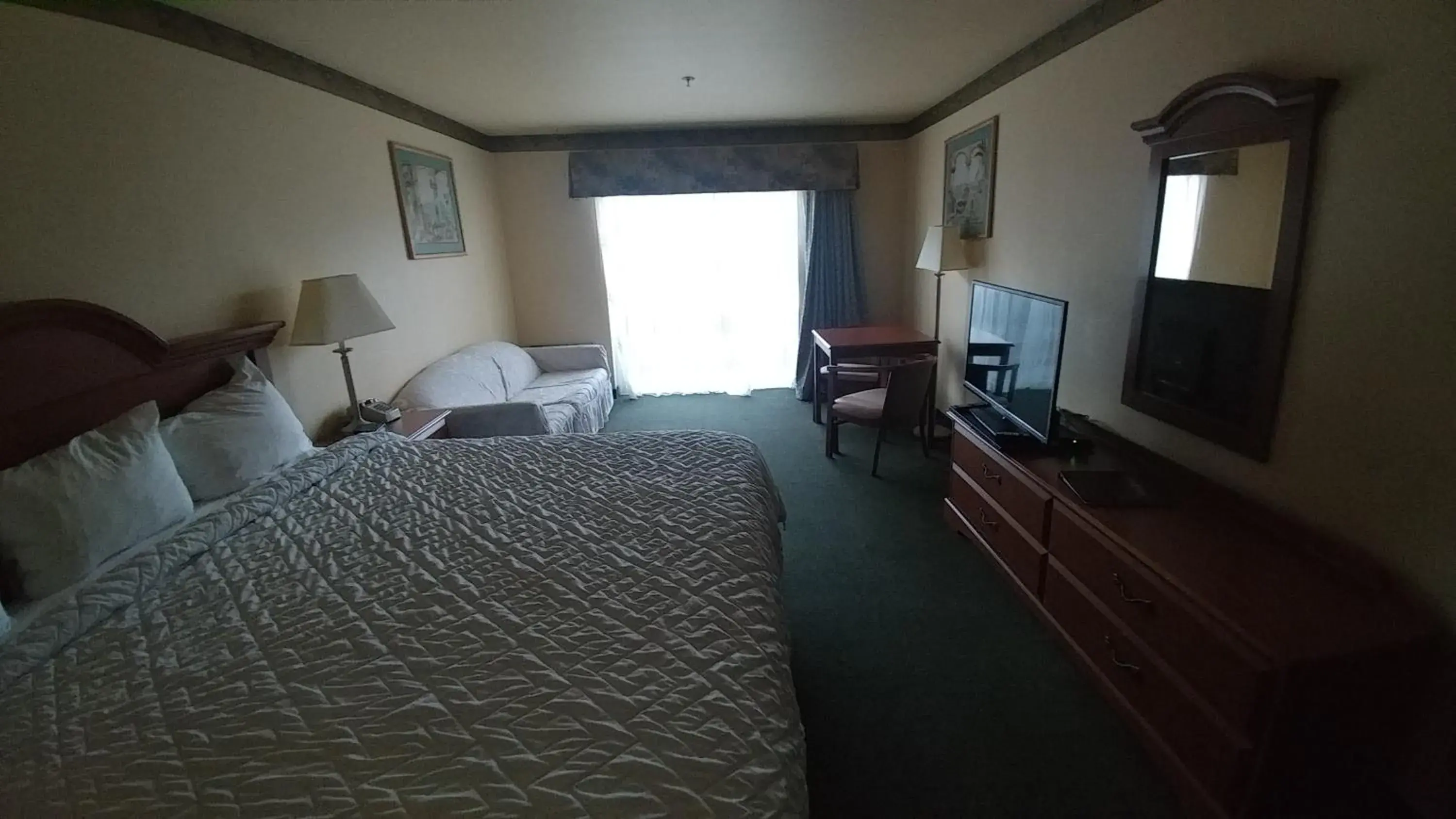 Bed in Palace Inn & Suites