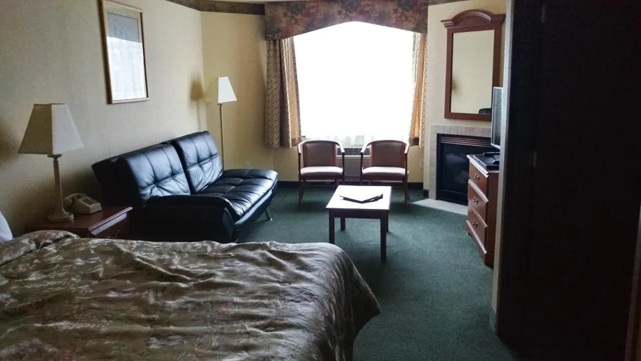 Bed in Palace Inn & Suites