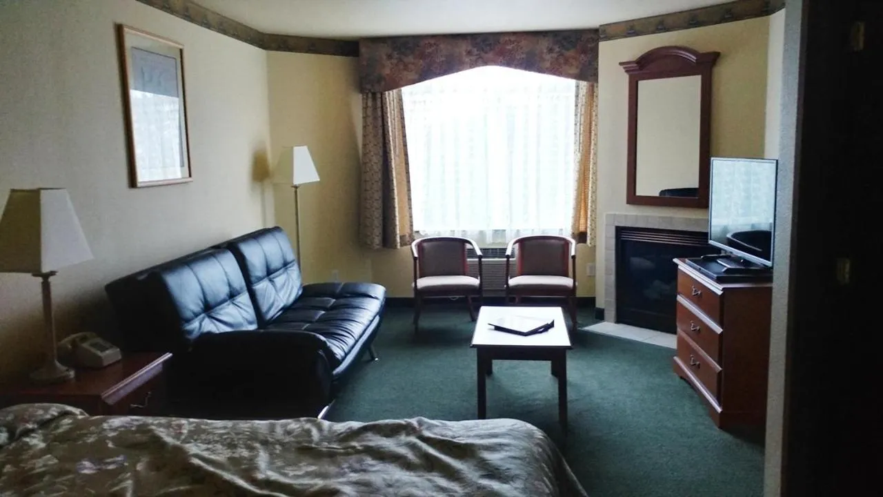 Bed in Palace Inn & Suites