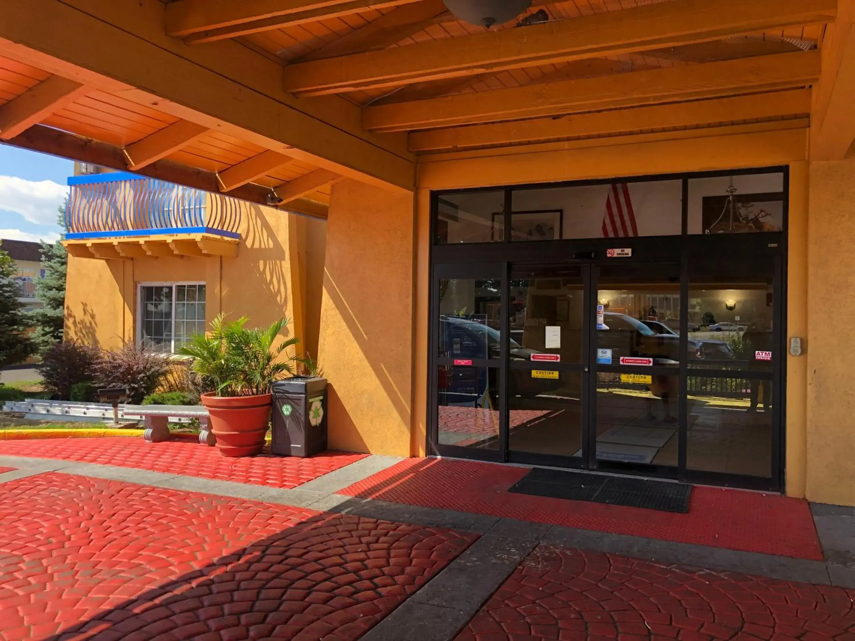 Facade/entrance in Americas Best Value Inn Denver