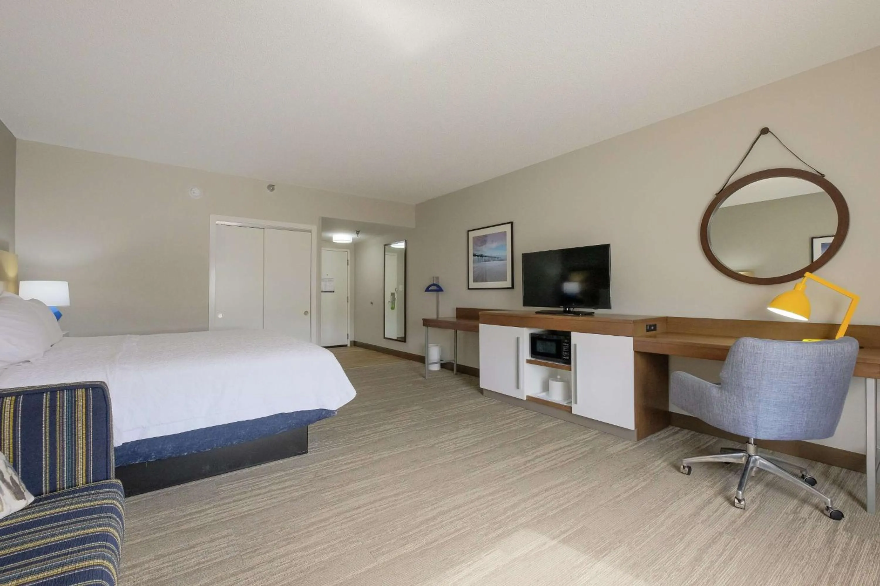 Bedroom, Bed in Hampton Inn Edenton