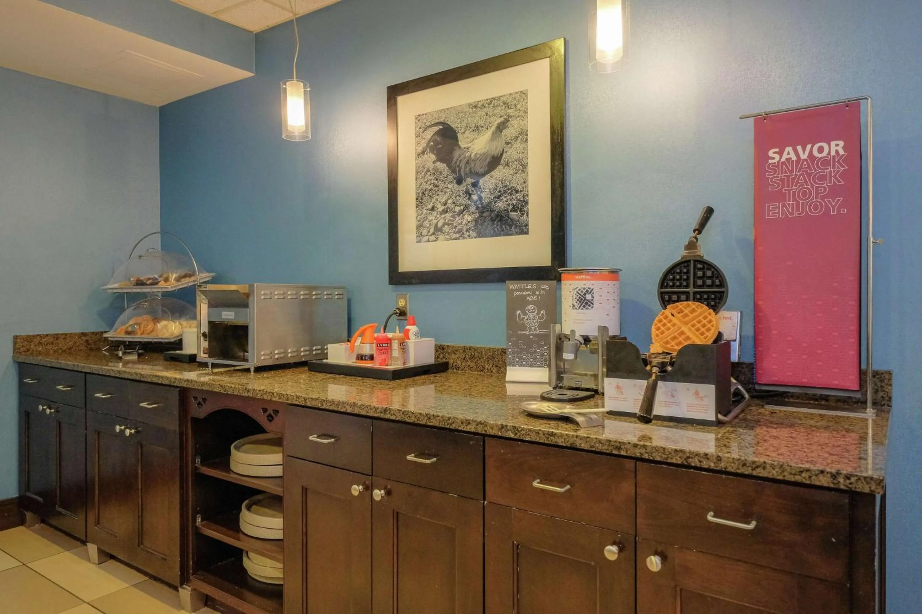Dining area in Hampton Inn Edenton