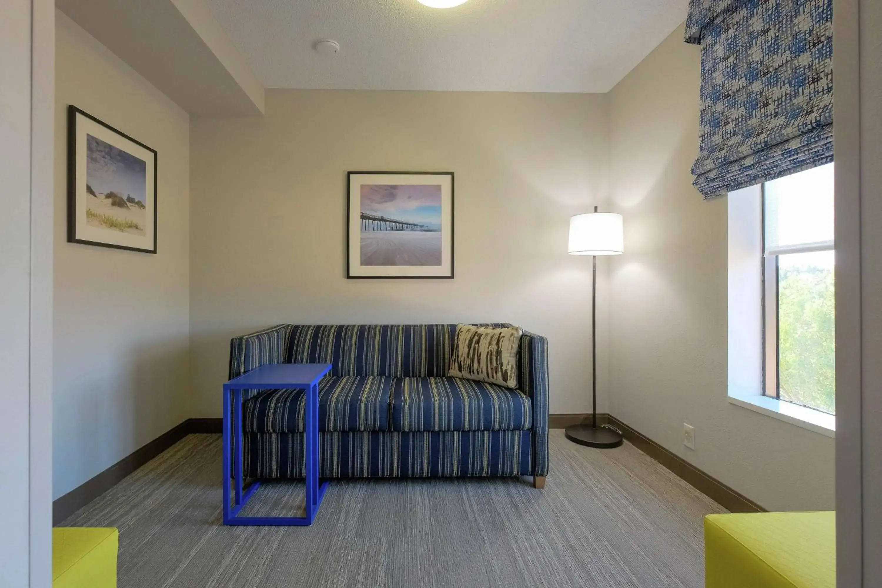 Living room in Hampton Inn Edenton Living room in Hampton Inn Edenton