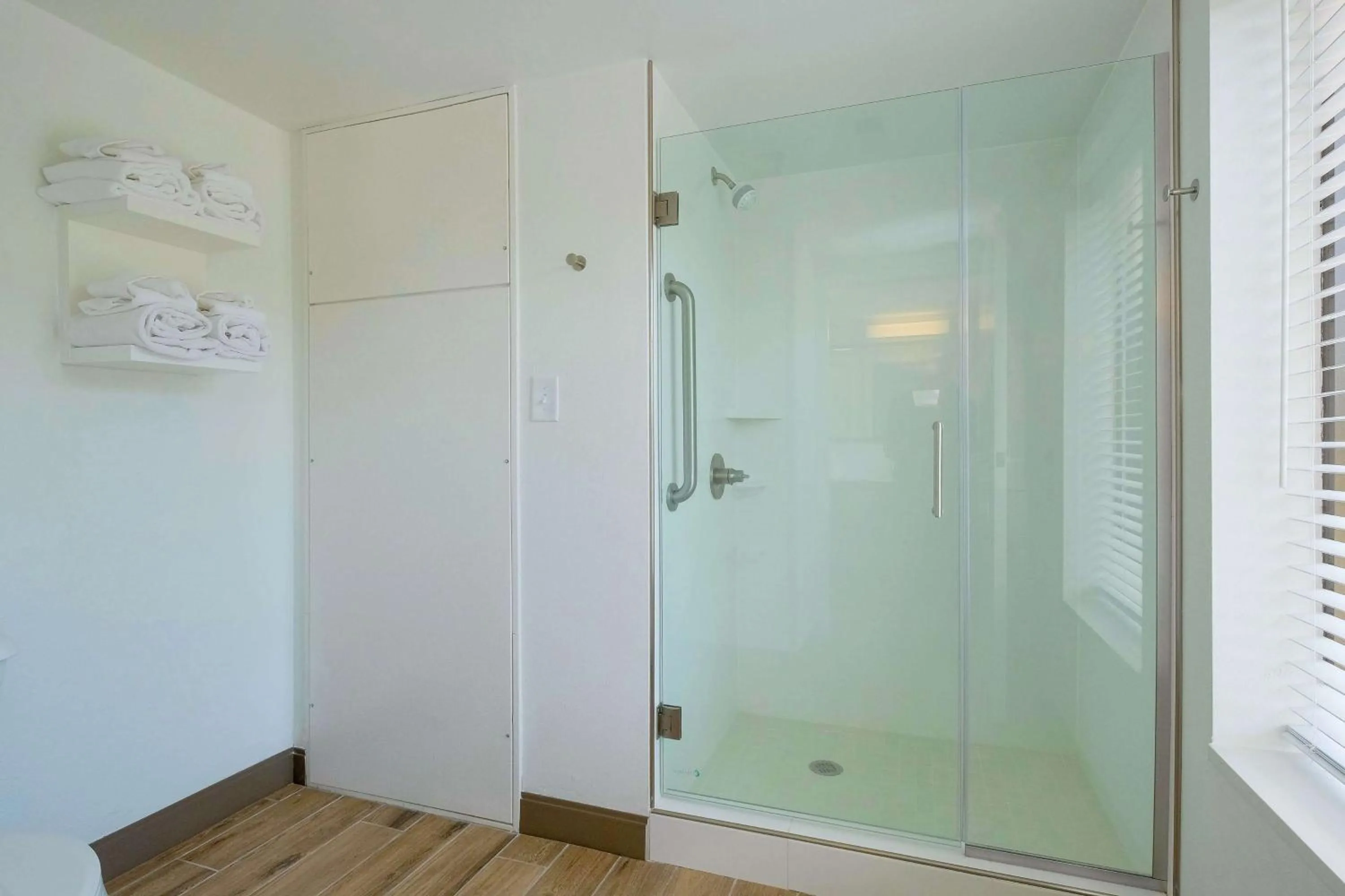 Bathroom in Hampton Inn Edenton