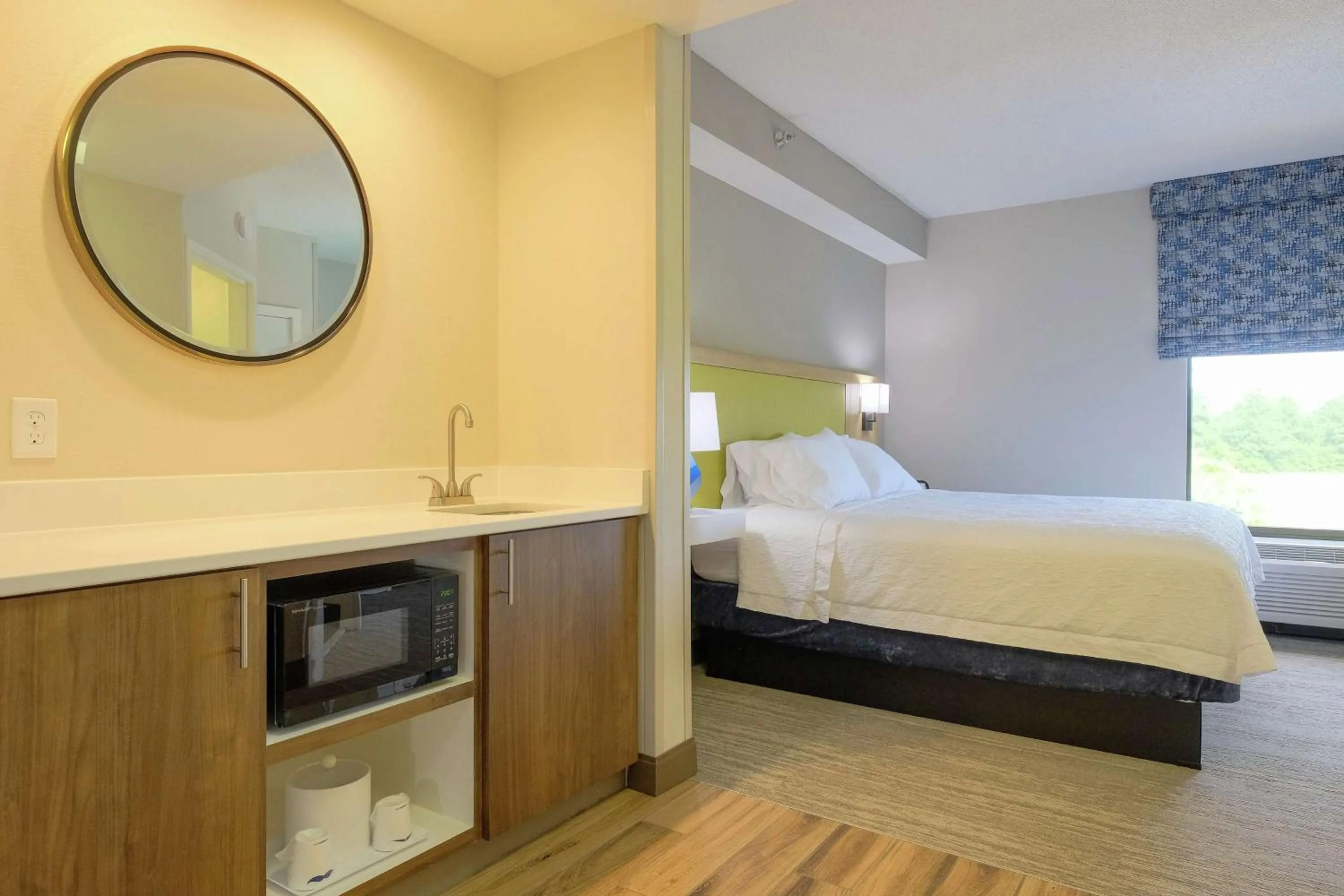 Bed in Hampton Inn Edenton