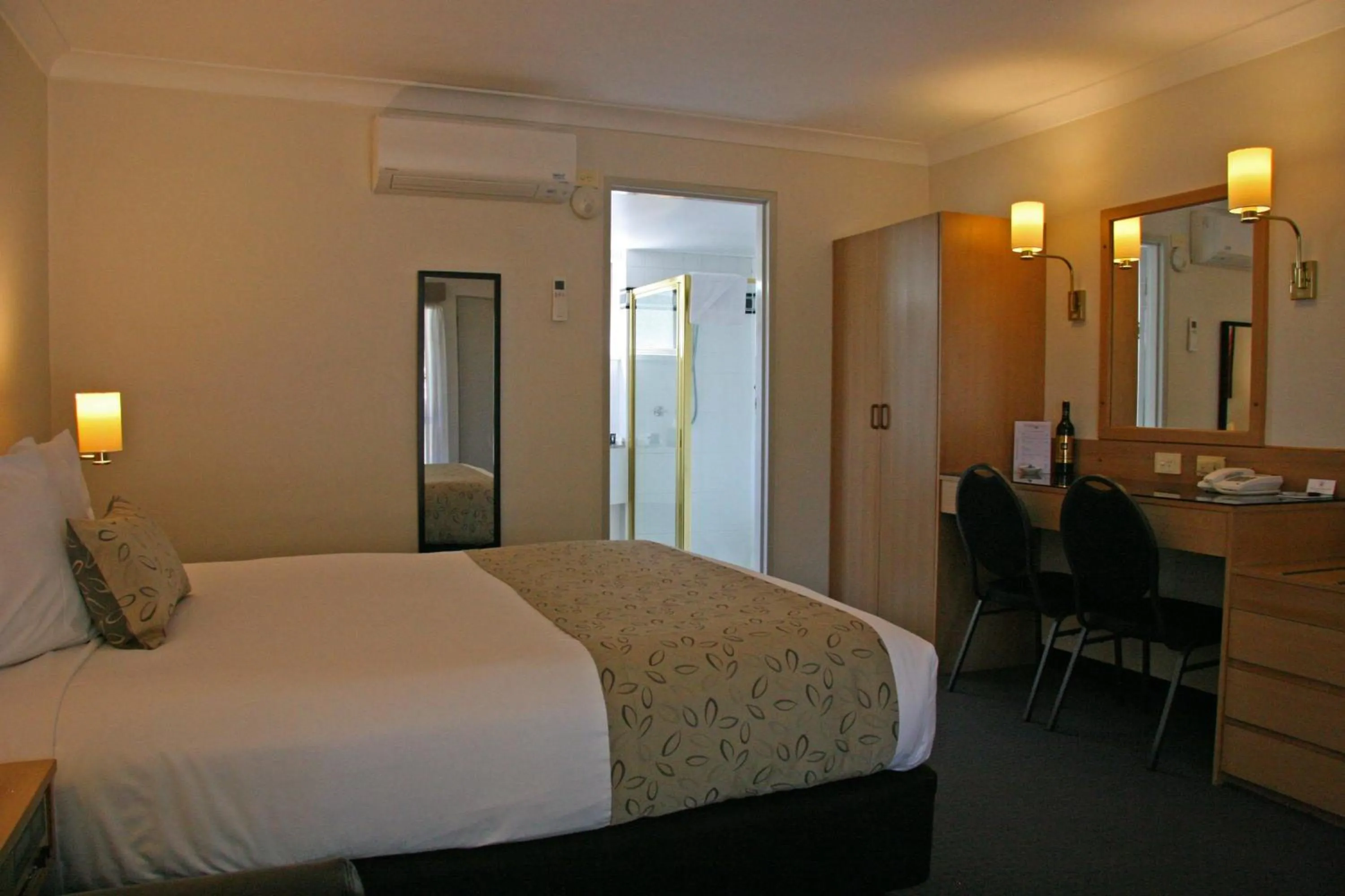 Bedroom, Bed in Hermitage Motor Inn