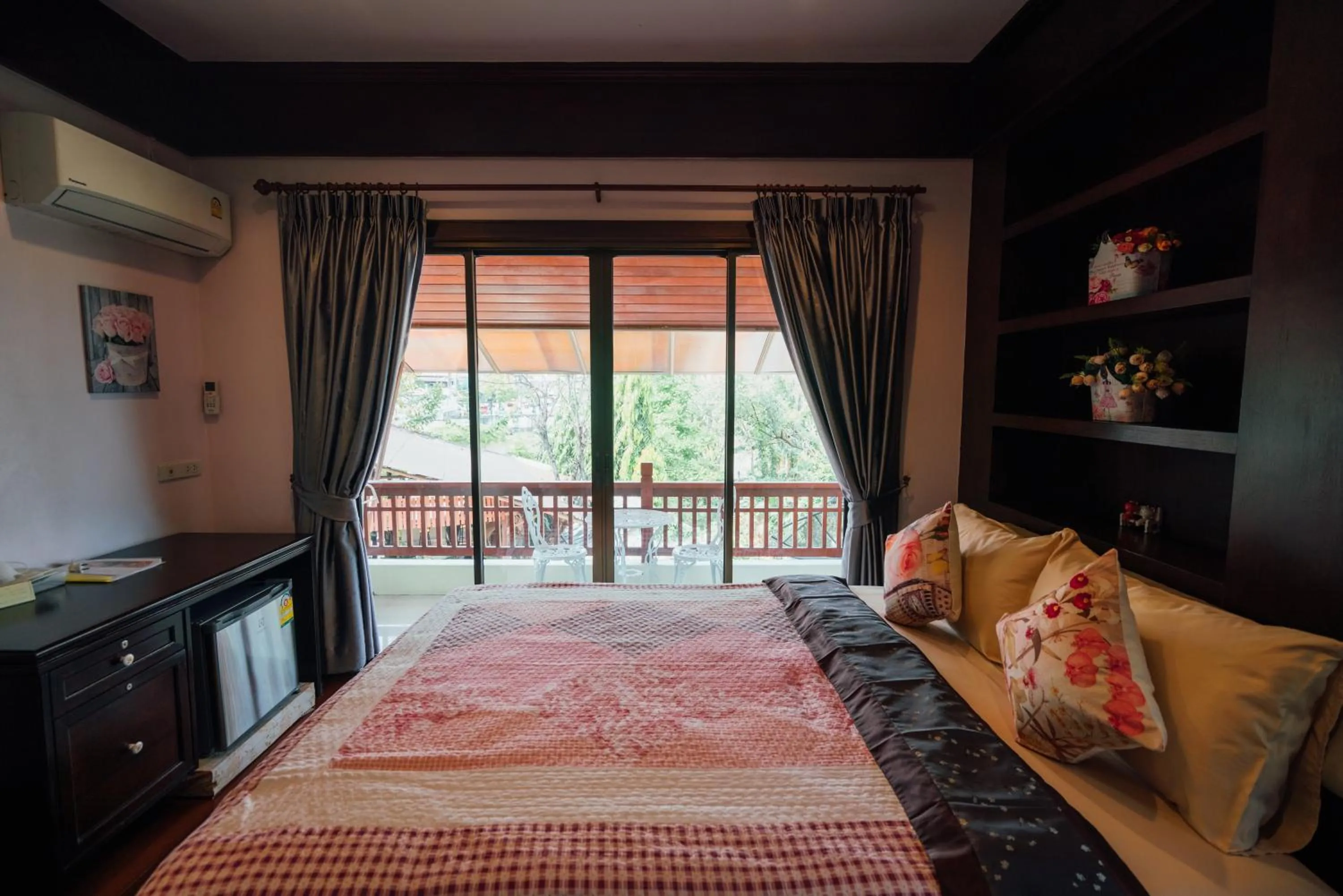 Deluxe Double Room with Balcony in Ban Thong U, The Landmark