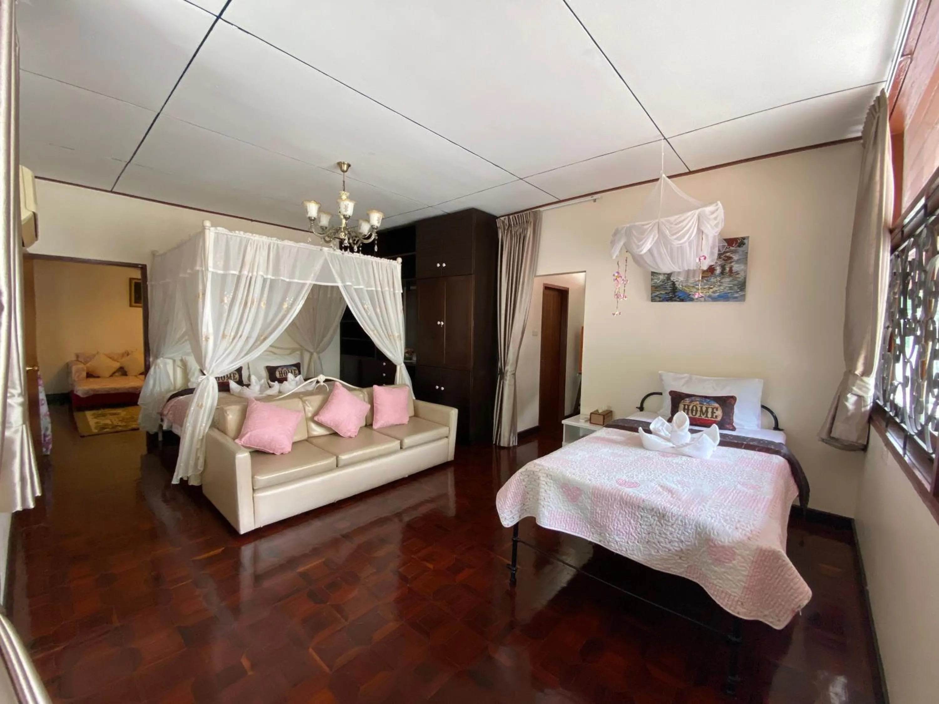 Family Suite in Ban Thong U, The Landmark