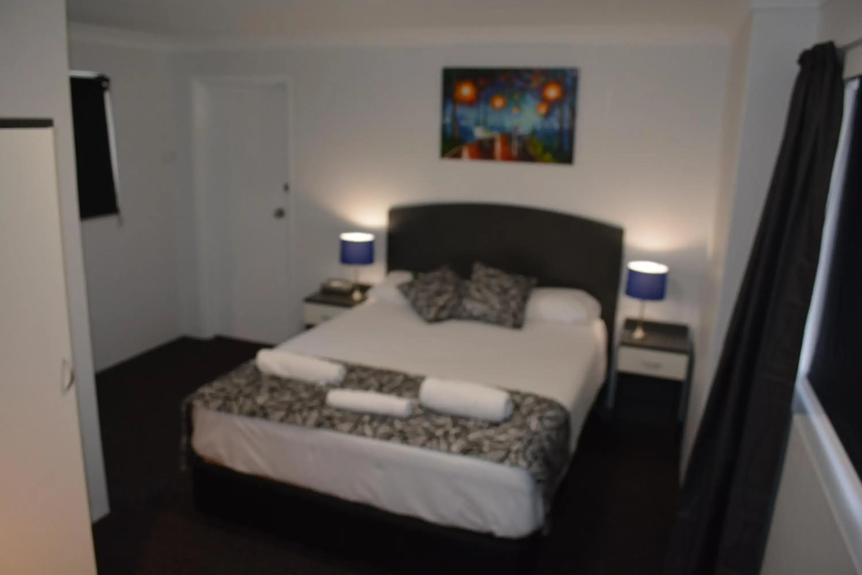 Queen Room in Alabaster Motor Inn Queen Room in Alabaster Motor Inn