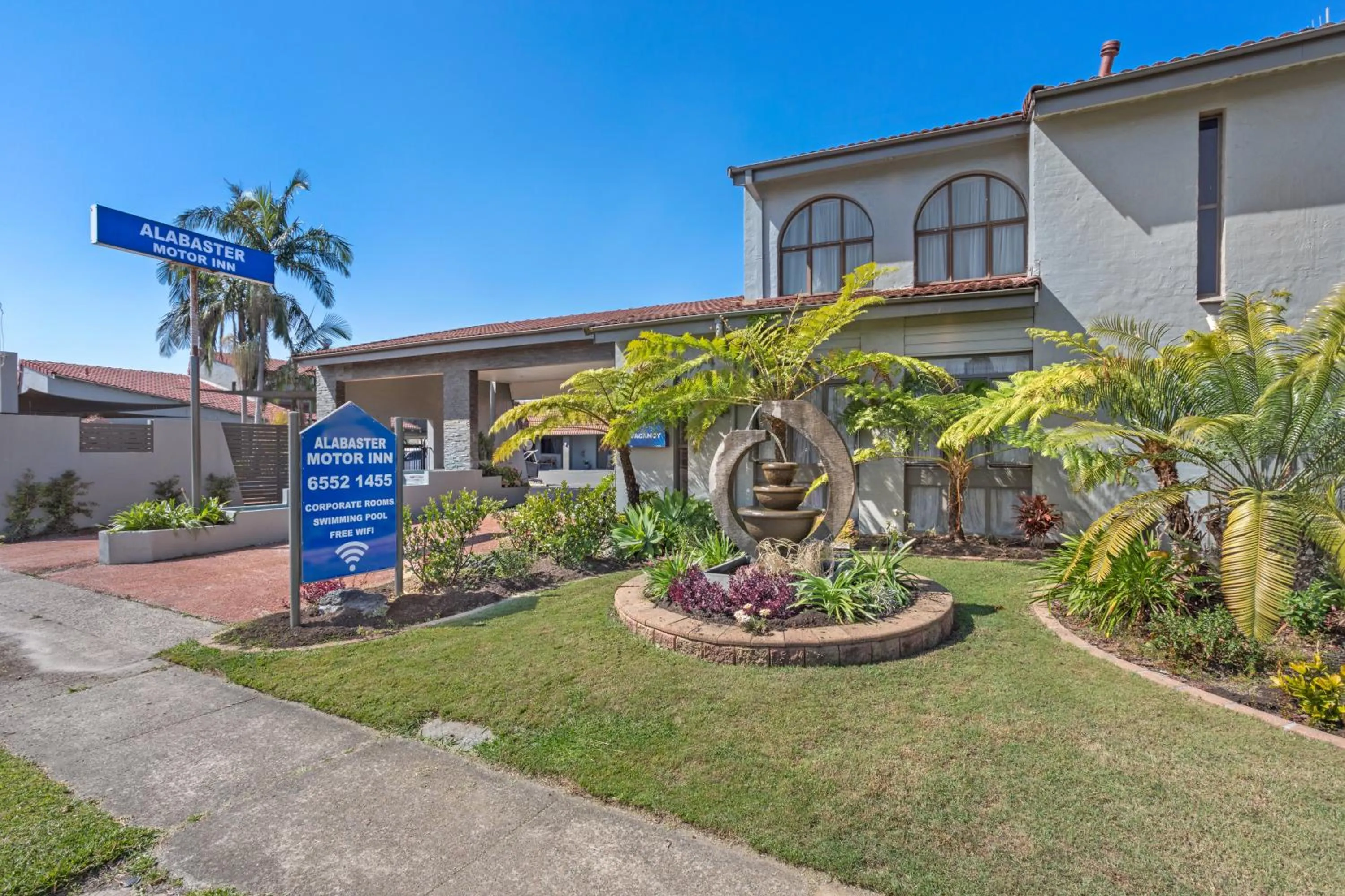 Property building in Alabaster Motor Inn