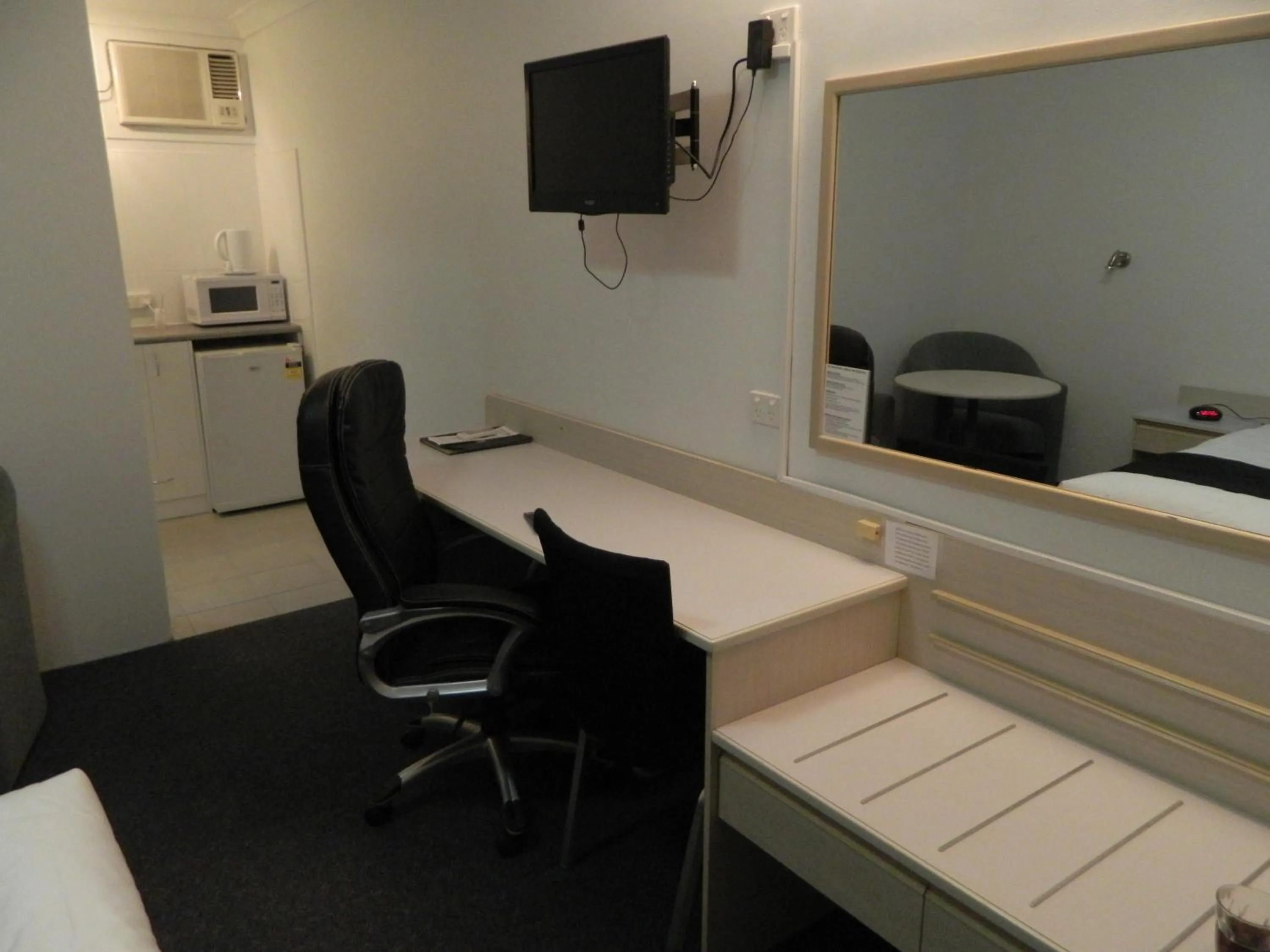 Seating area in Alabaster Motor Inn