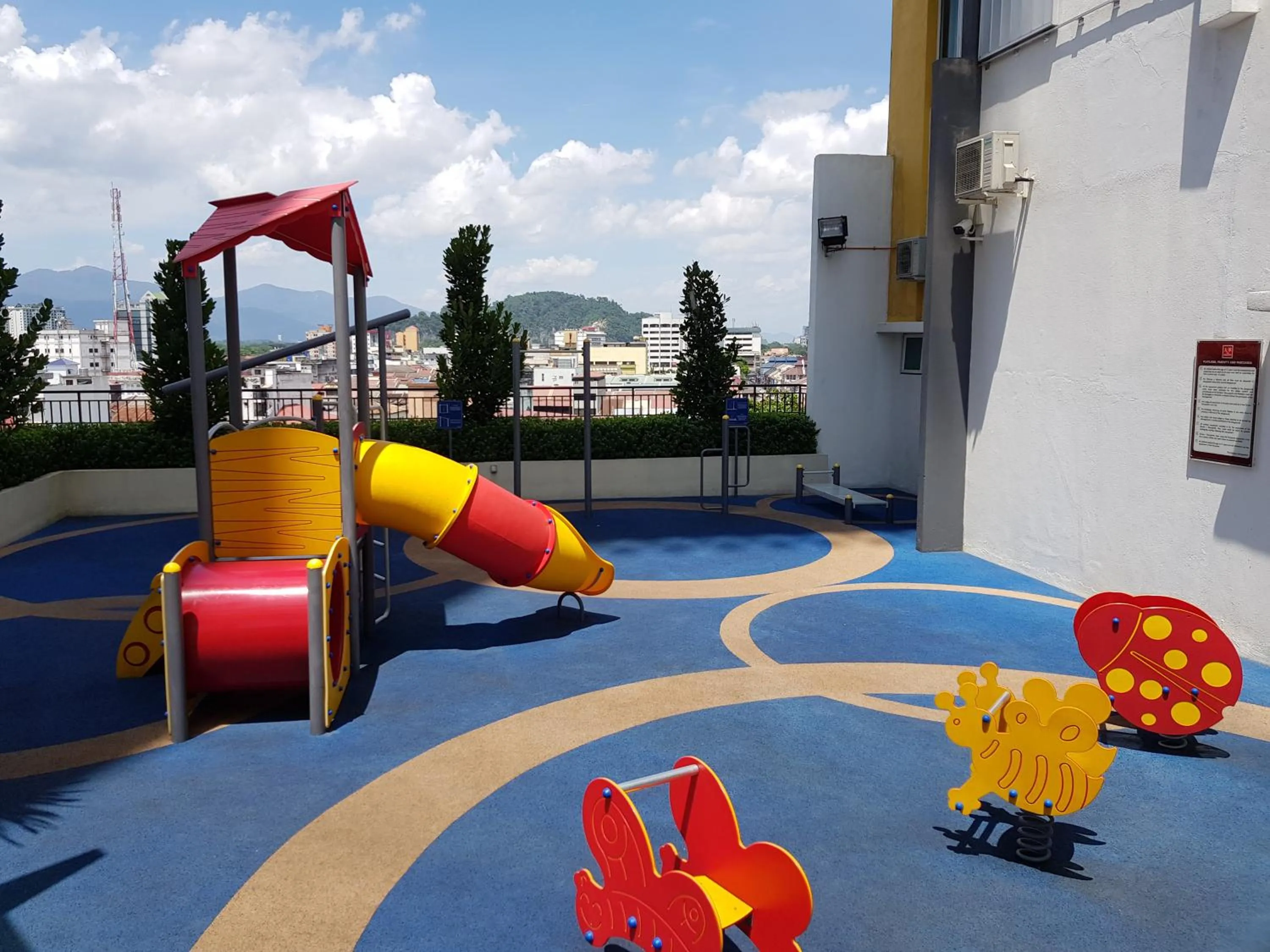 Area and facilities in Mike's Place @ The Majestic Ipoh