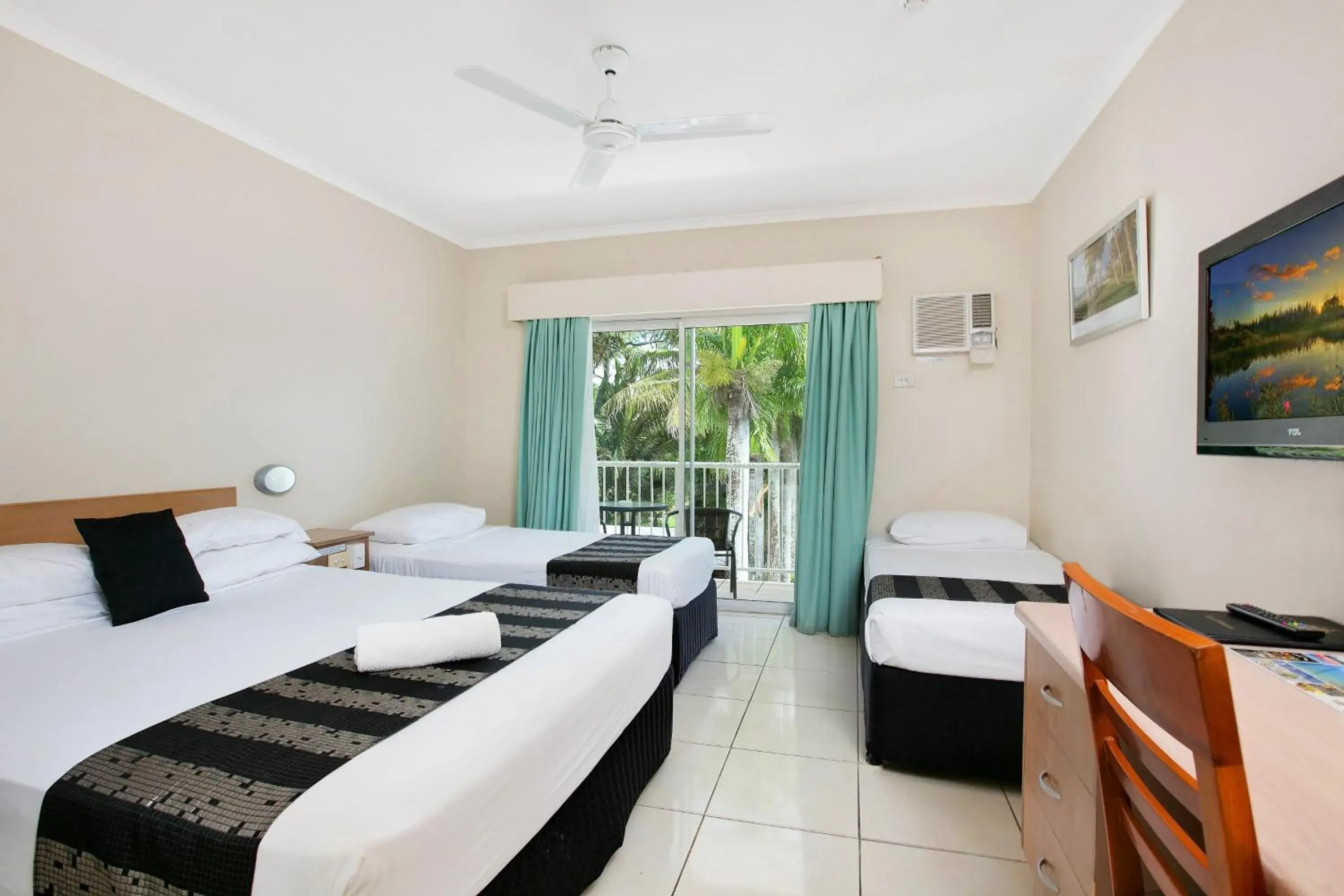 Balcony/Terrace, Bed in Cairns City Sheridan Motel Balcony/Terrace, Bed in Cairns City Sheridan Motel