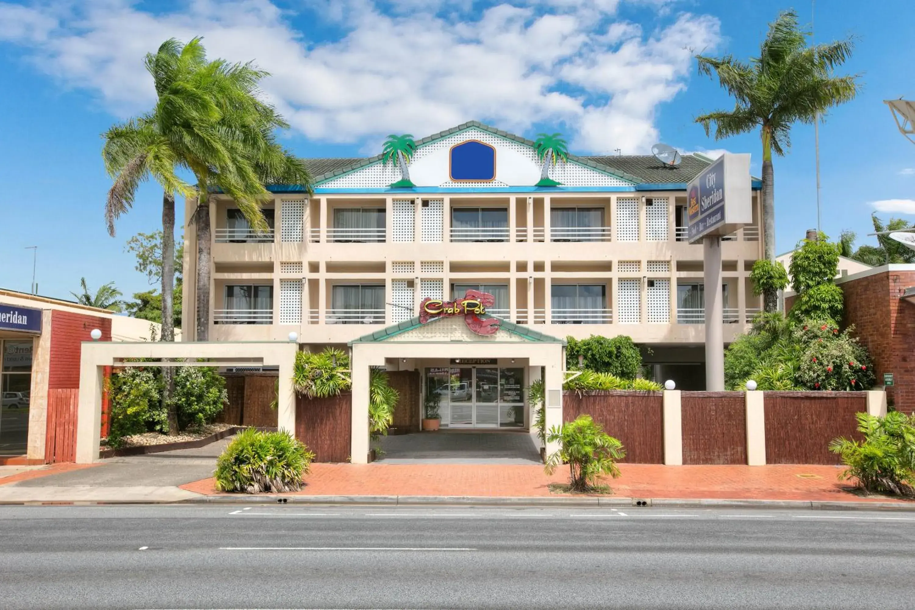 Facade/entrance in Cairns City Sheridan Motel Facade/entrance in Cairns City Sheridan Motel