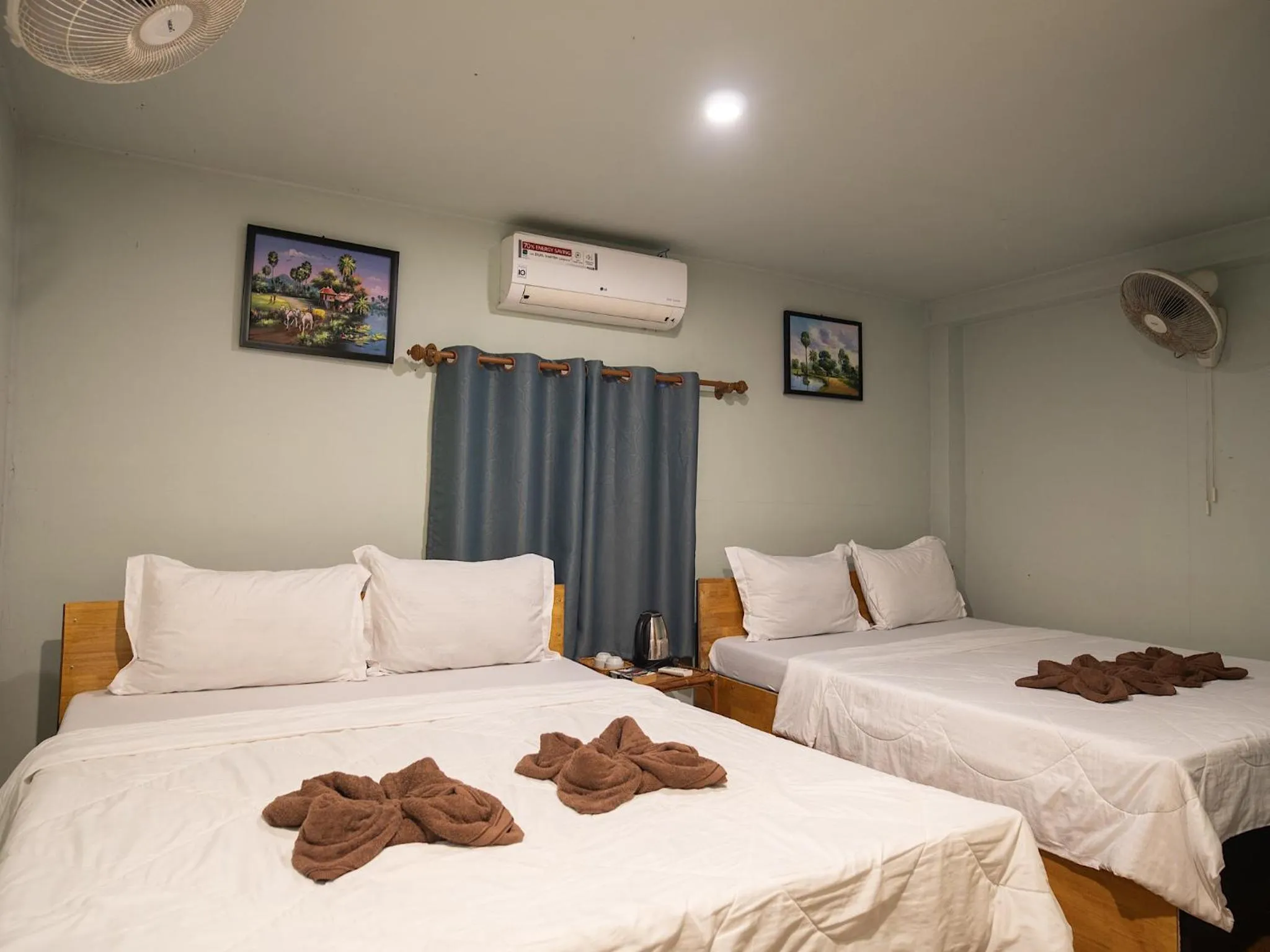 Property building, Bed in The Cliff Hostel, M'Pay Bay