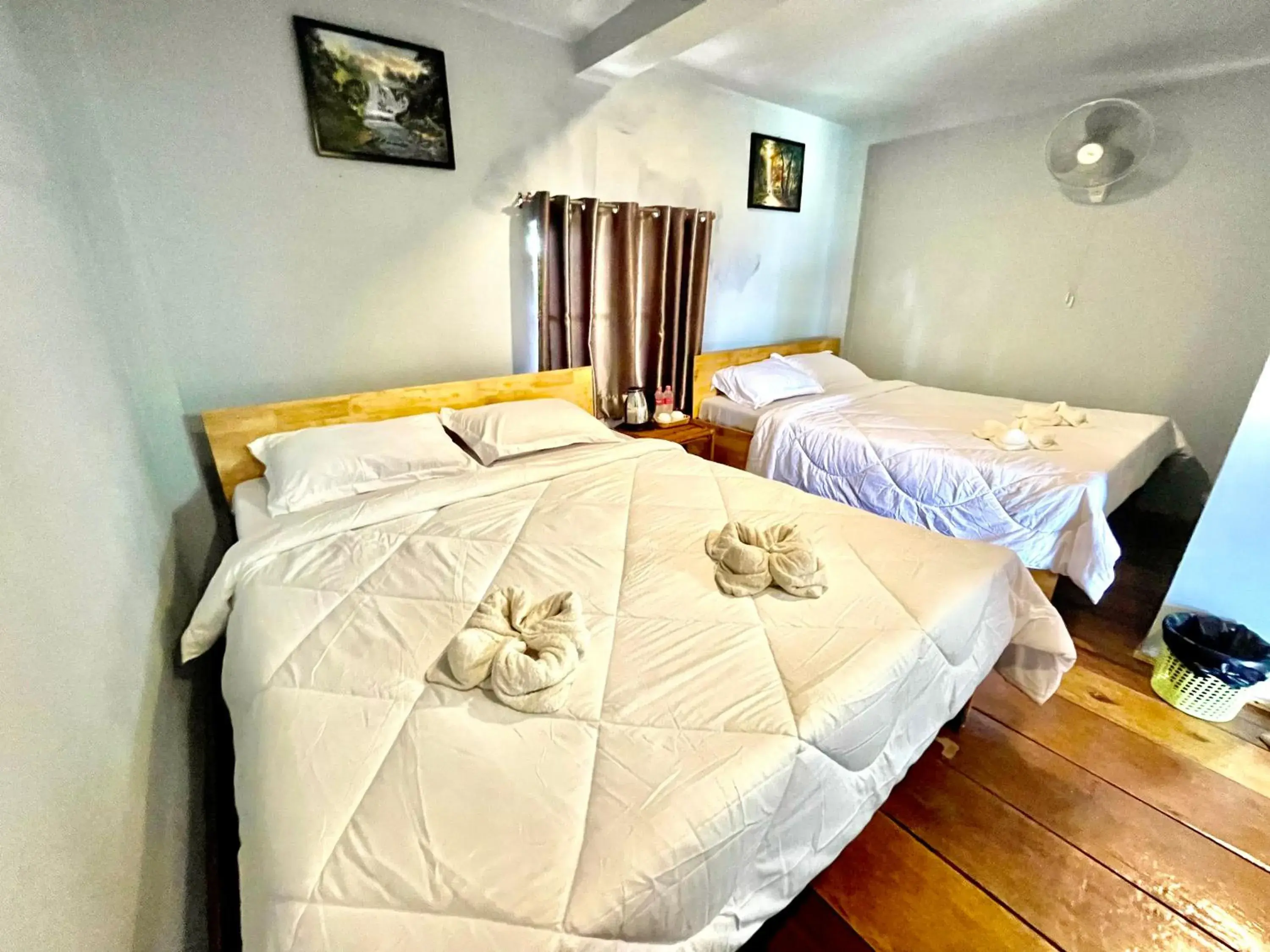 Property building, Bed in The Cliff Hostel, M'Pay Bay Property building, Bed in The Cliff Hostel, M'Pay Bay