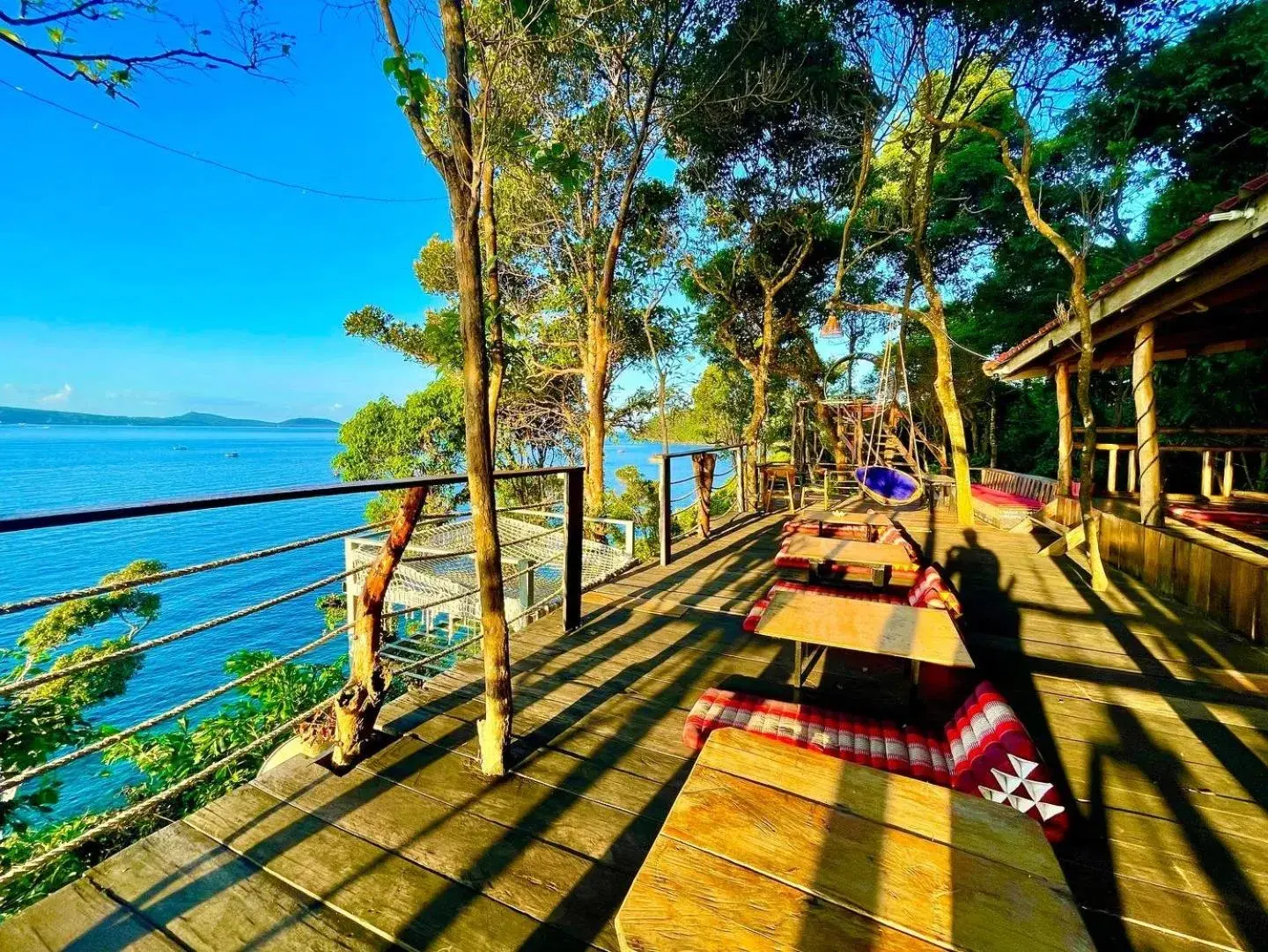 Restaurant/places to eat in The Cliff Hostel, M'Pay Bay Restaurant/places to eat in The Cliff Hostel, M'Pay Bay