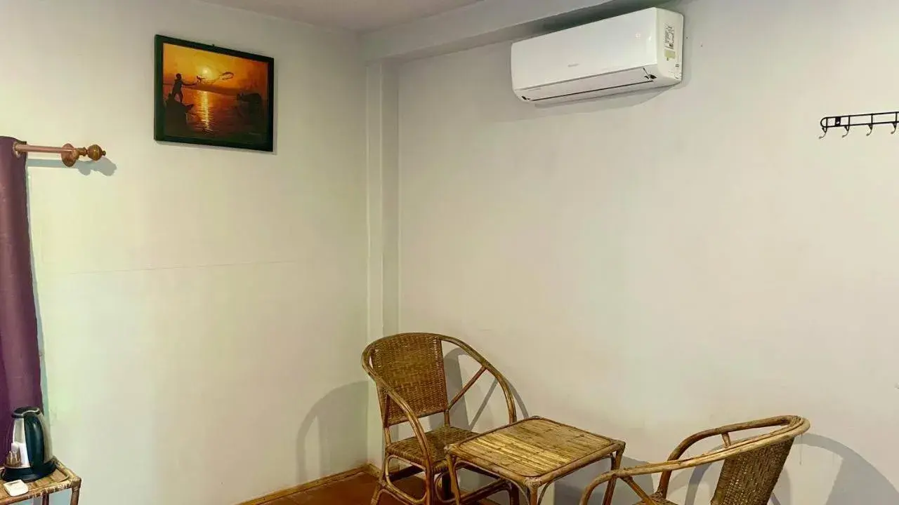 Living room in The Cliff Hostel, M'Pay Bay Living room in The Cliff Hostel, M'Pay Bay