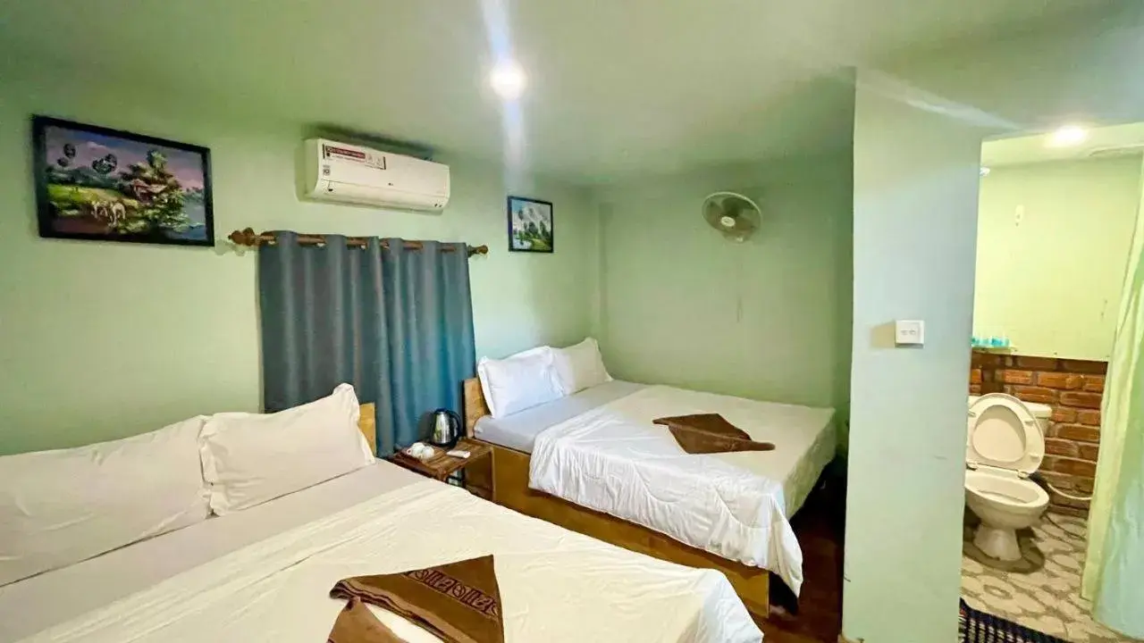 Bed in The Cliff Hostel, M'Pay Bay Bed in The Cliff Hostel, M'Pay Bay