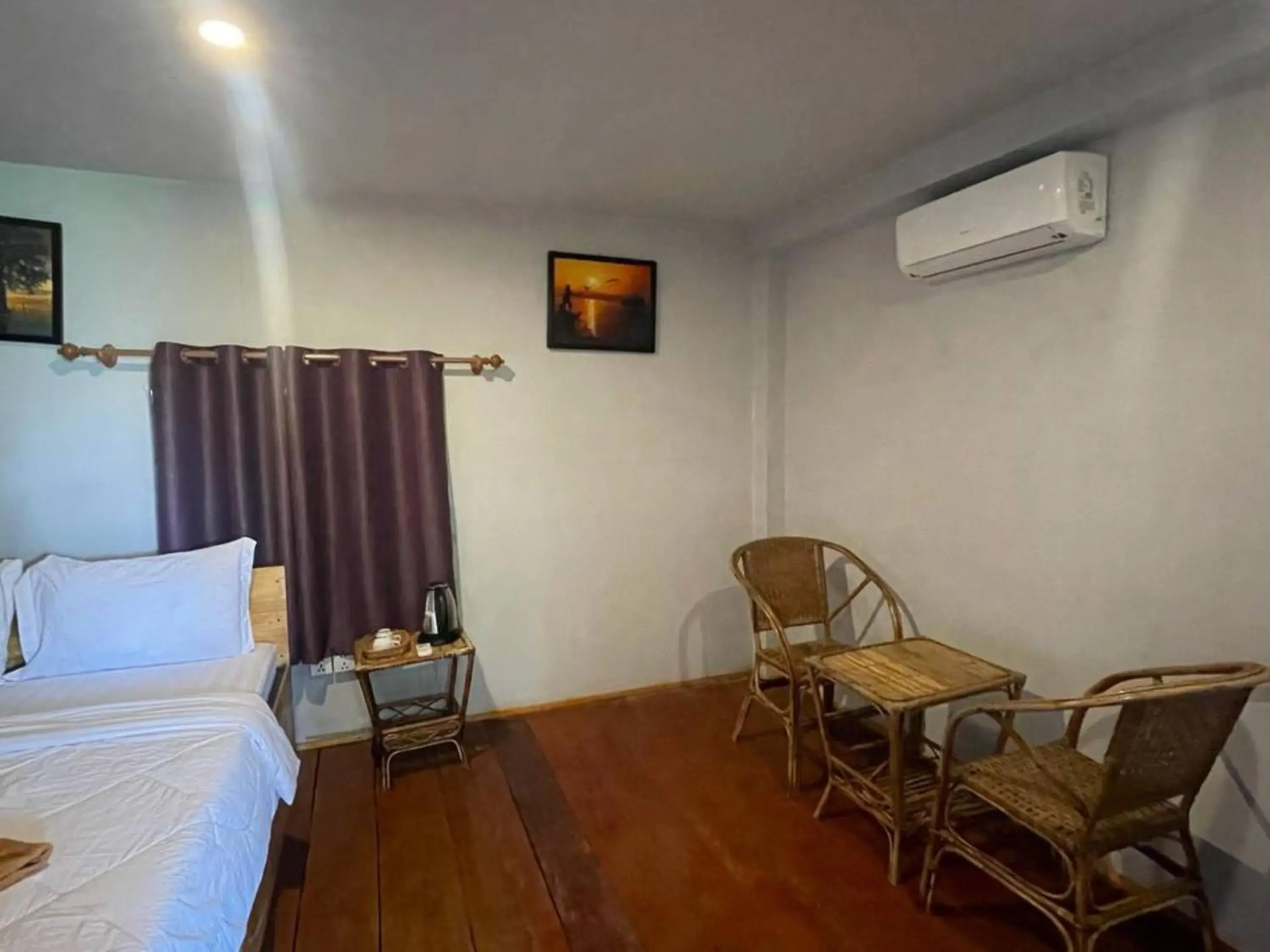 Deluxe Double Room in The Cliff Hostel, M'Pay Bay Deluxe Double Room in The Cliff Hostel, M'Pay Bay