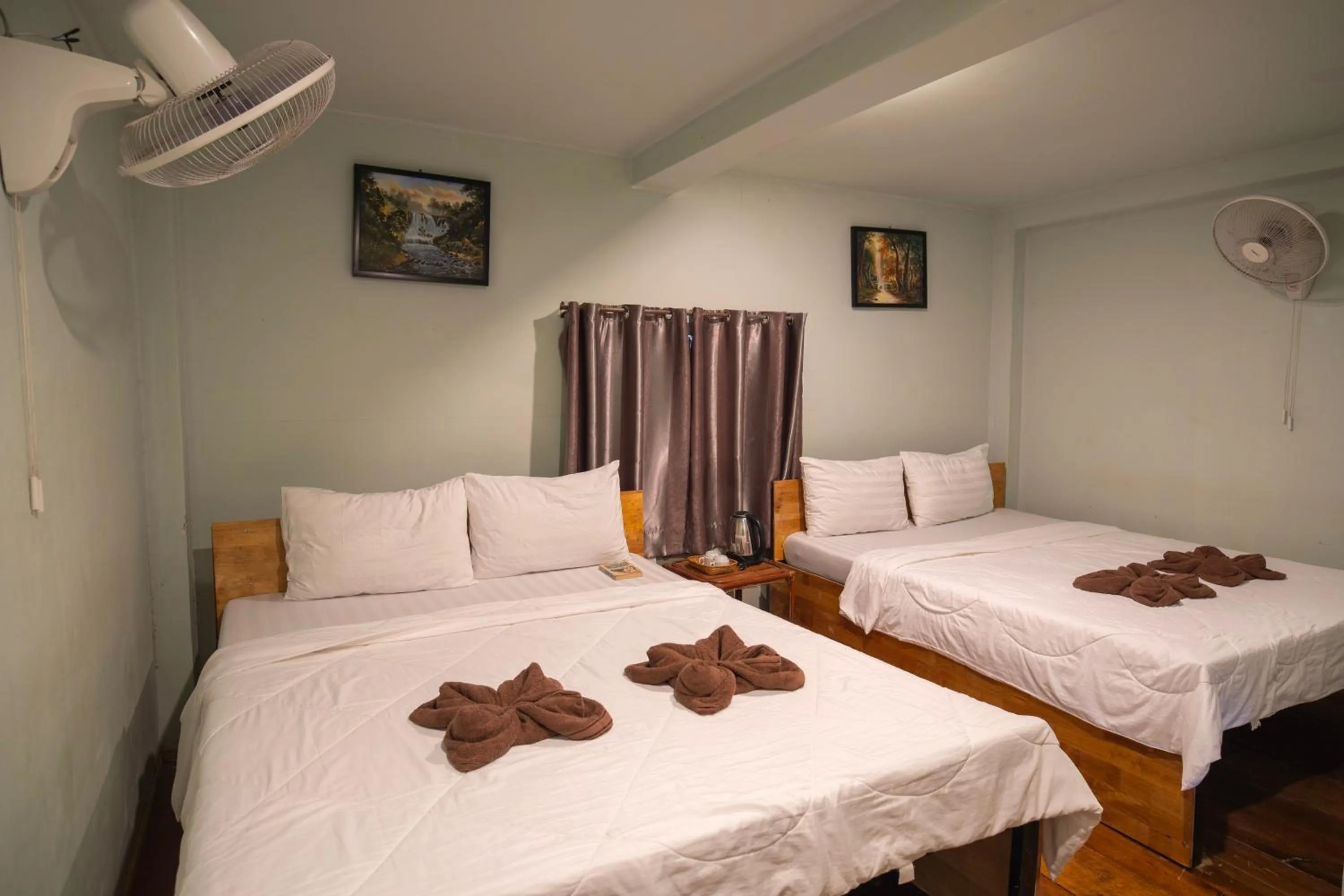 Property building, Bed in The Cliff Hostel, M'Pay Bay