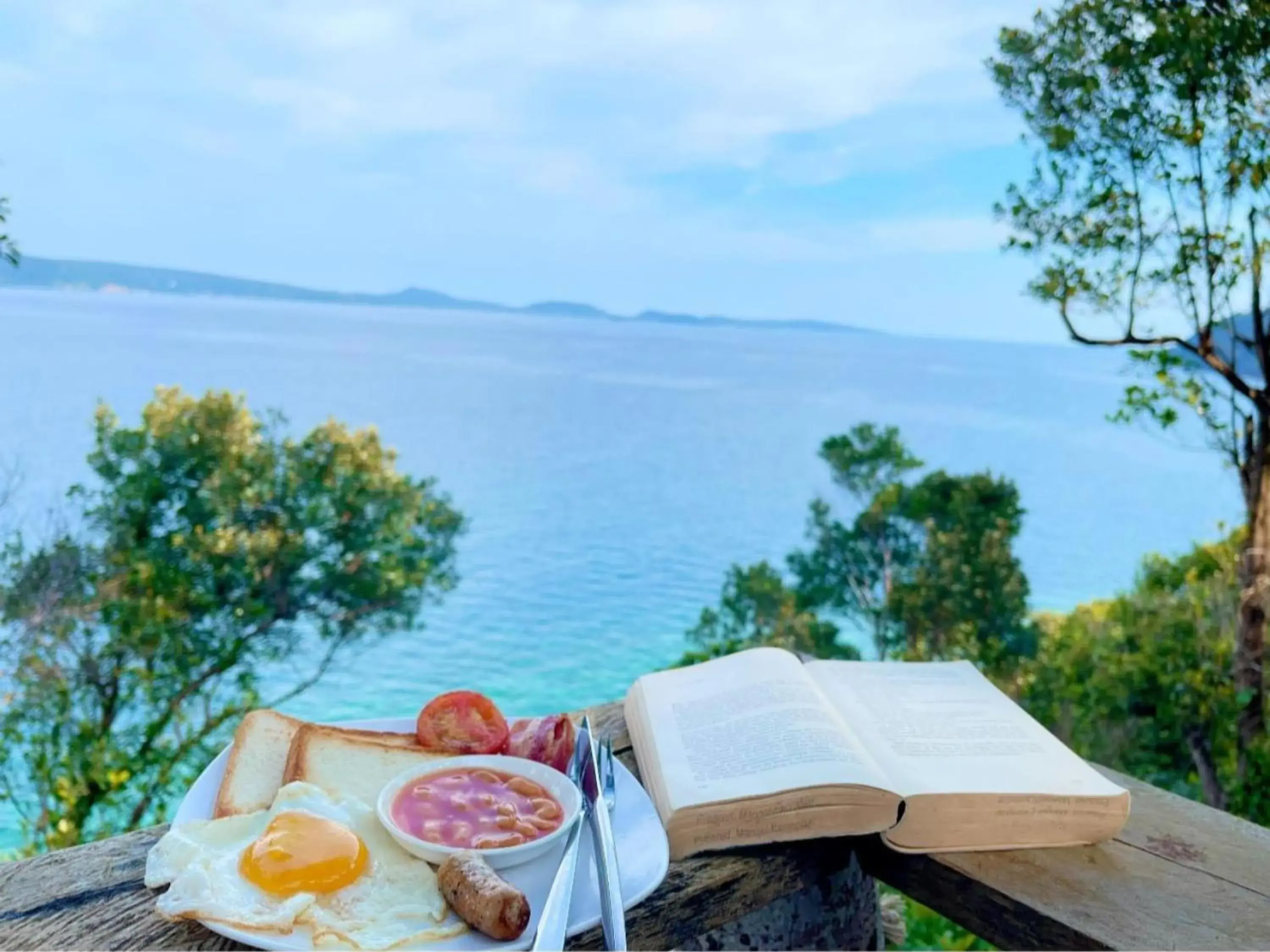 Restaurant/places to eat in The Cliff Hostel, M'Pay Bay Restaurant/places to eat in The Cliff Hostel, M'Pay Bay