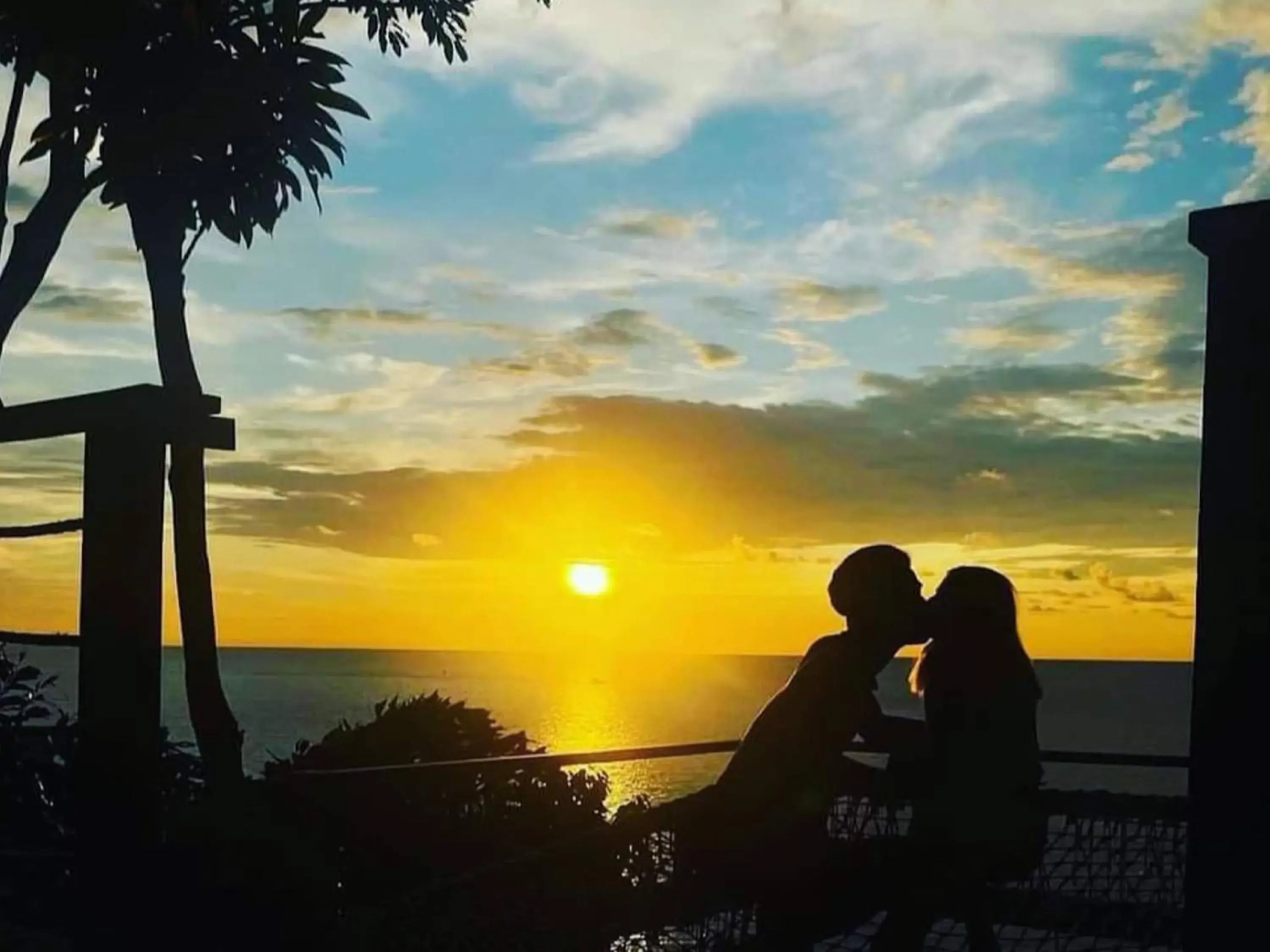 Restaurant/places to eat in The Cliff Hostel, M'Pay Bay Restaurant/places to eat in The Cliff Hostel, M'Pay Bay