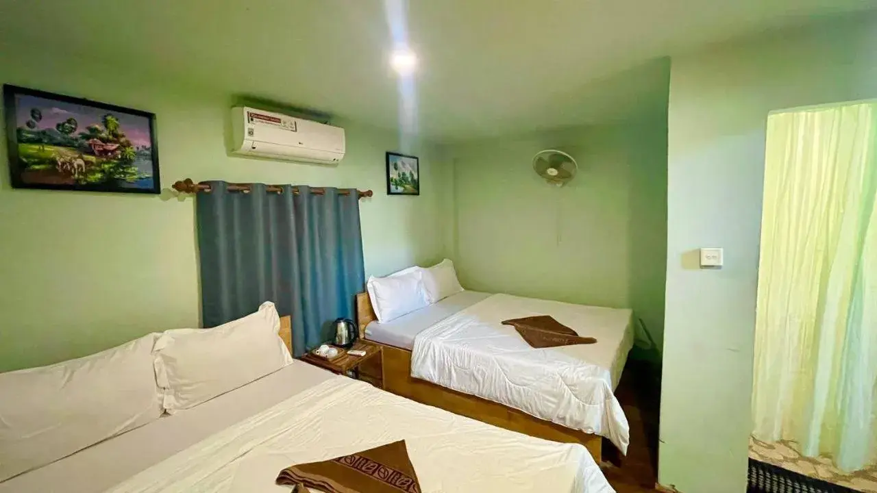 Bed in The Cliff Hostel, M'Pay Bay Bed in The Cliff Hostel, M'Pay Bay