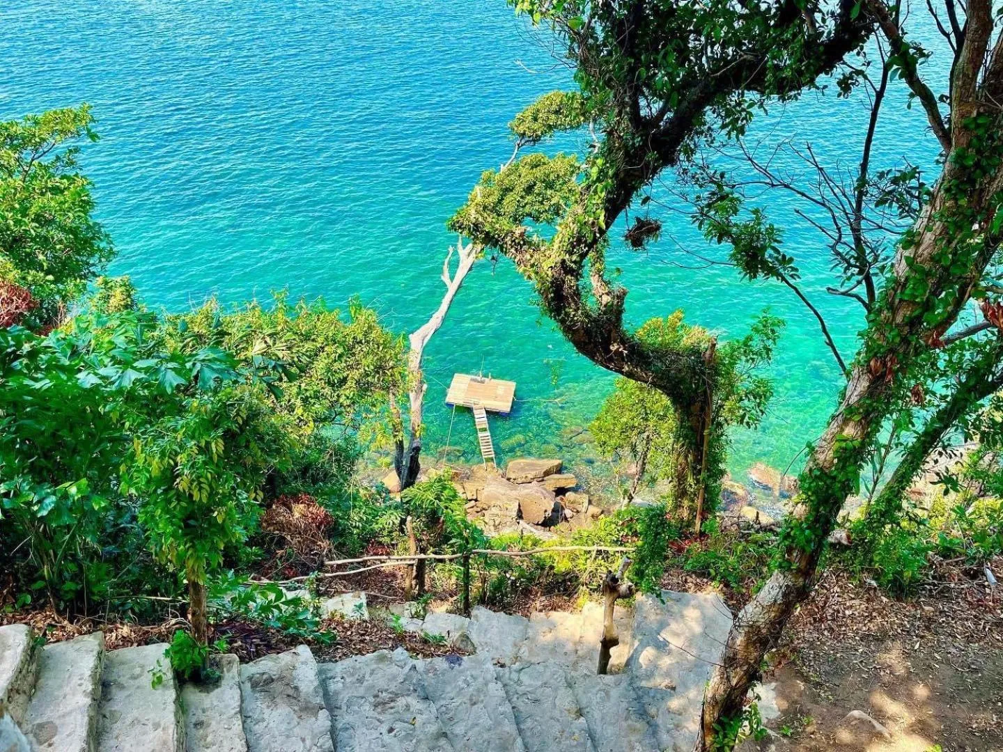 Snorkeling in The Cliff Hostel, M'Pay Bay