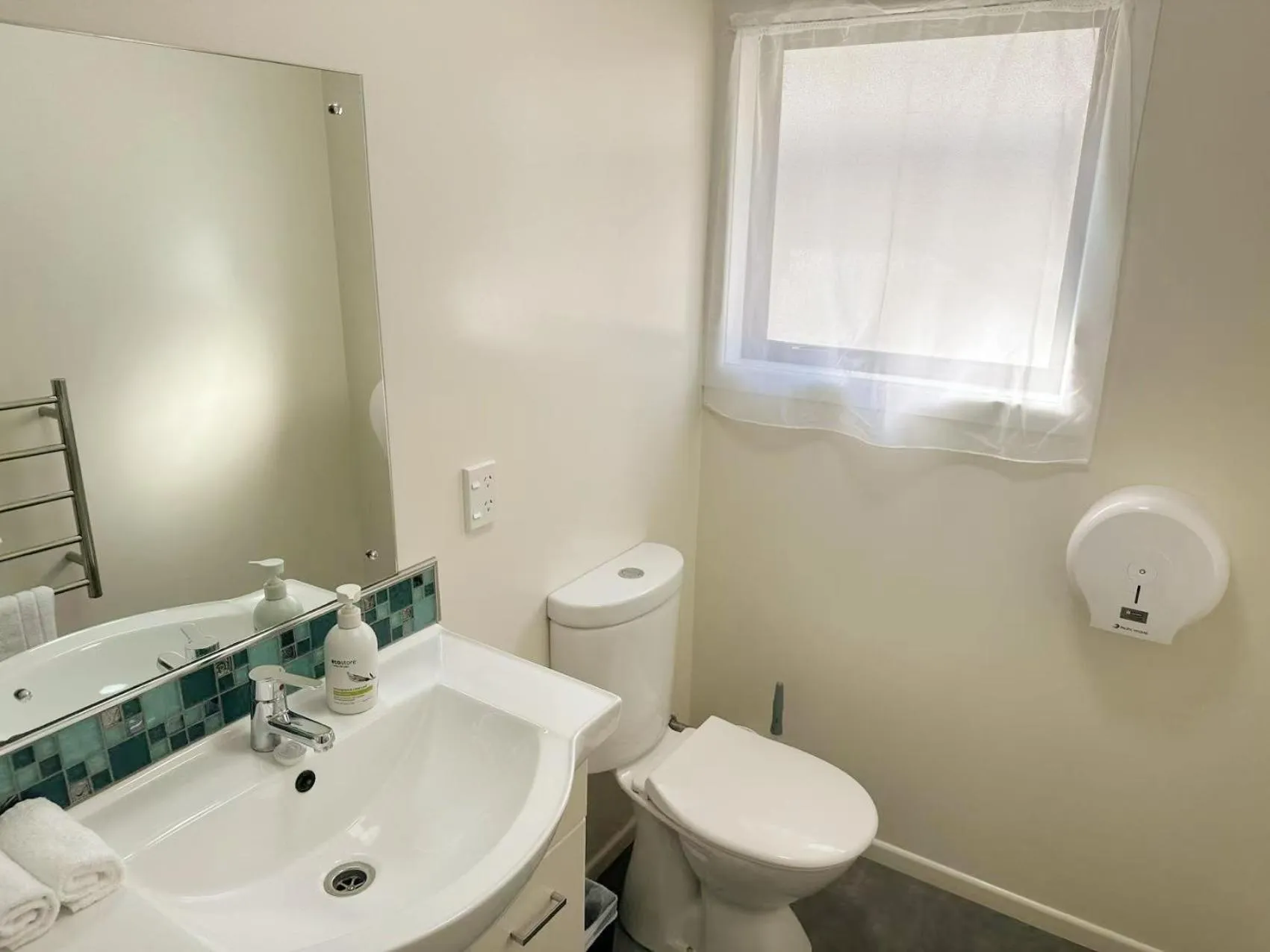 Castles Motel & Driftwood Motel