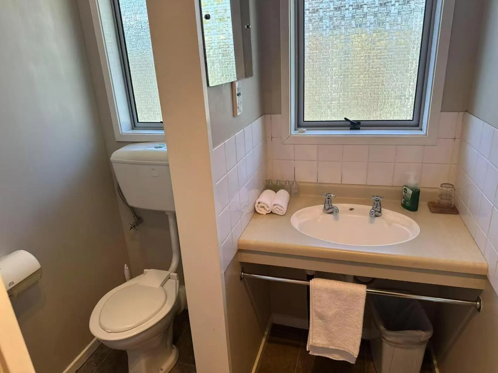 Castles Motel & Driftwood Motel