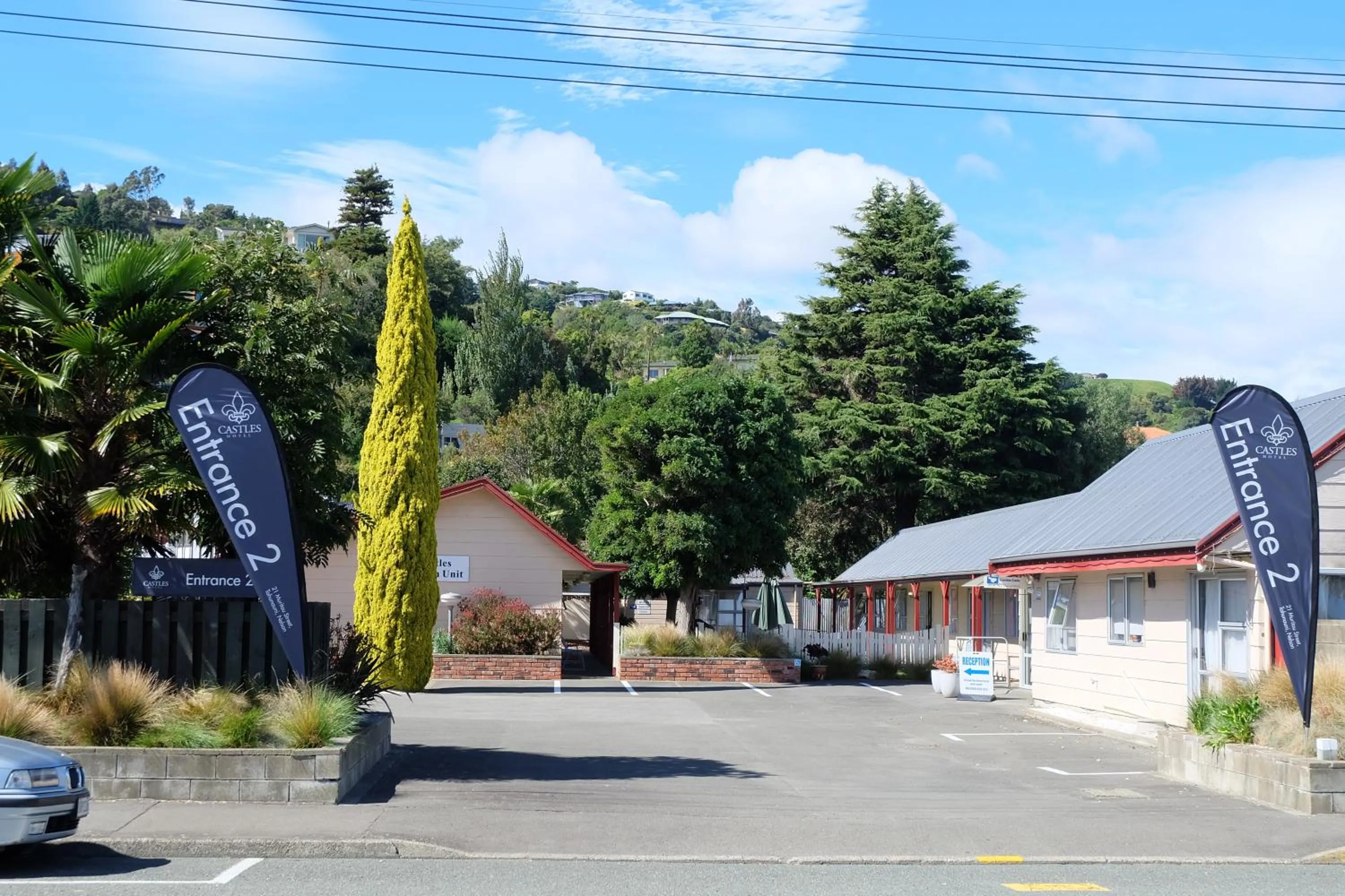 Property building in Castles Motel & Driftwood Motel